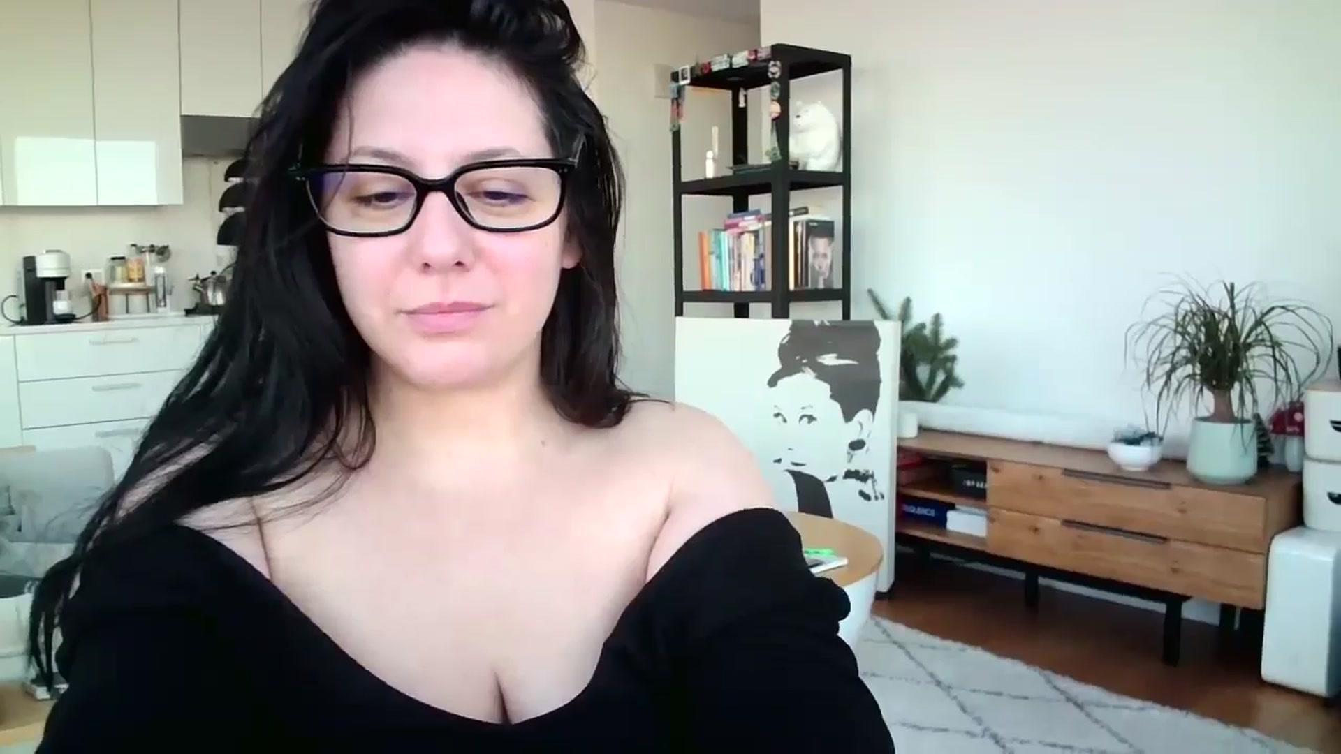 Gallery image thumbnail from SILKYWOMAN's myfreecams stream on, 12/23/2024, 14:12 image 9 of 20