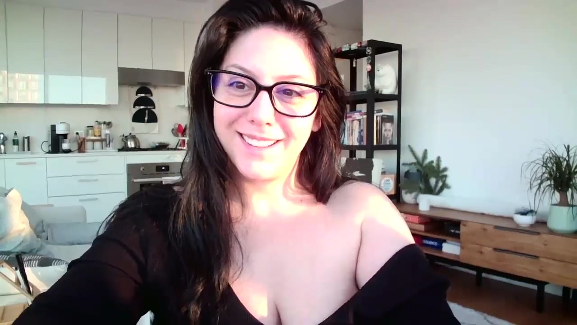 Gallery image thumbnail from SILKYWOMAN's myfreecams stream on, 12/23/2024, 14:12 image 4 of 20
