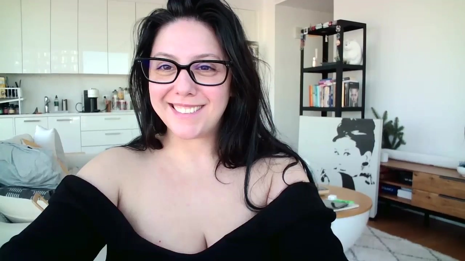 Gallery image thumbnail from SILKYWOMAN's myfreecams stream on, 12/23/2024, 15:54 image 16 of 20