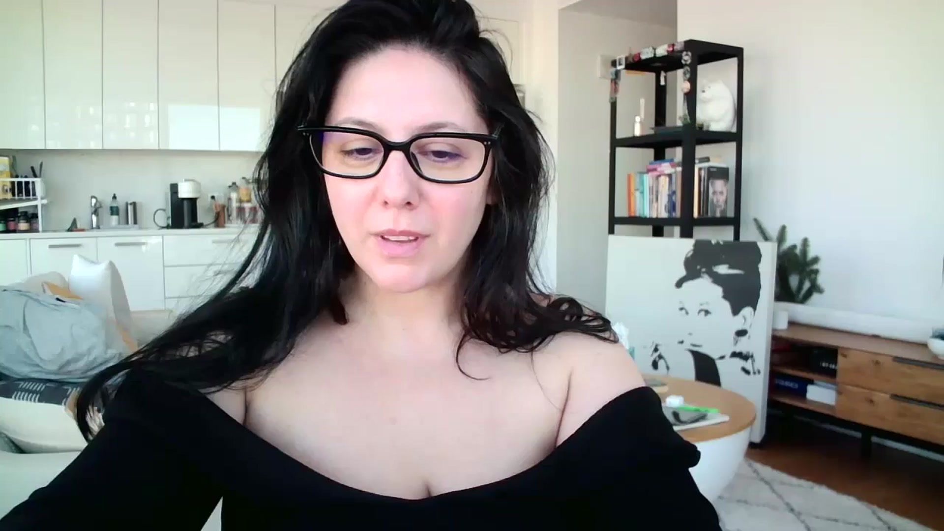 Gallery image thumbnail from SILKYWOMAN's myfreecams stream on, 12/23/2024, 15:54 image 17 of 20