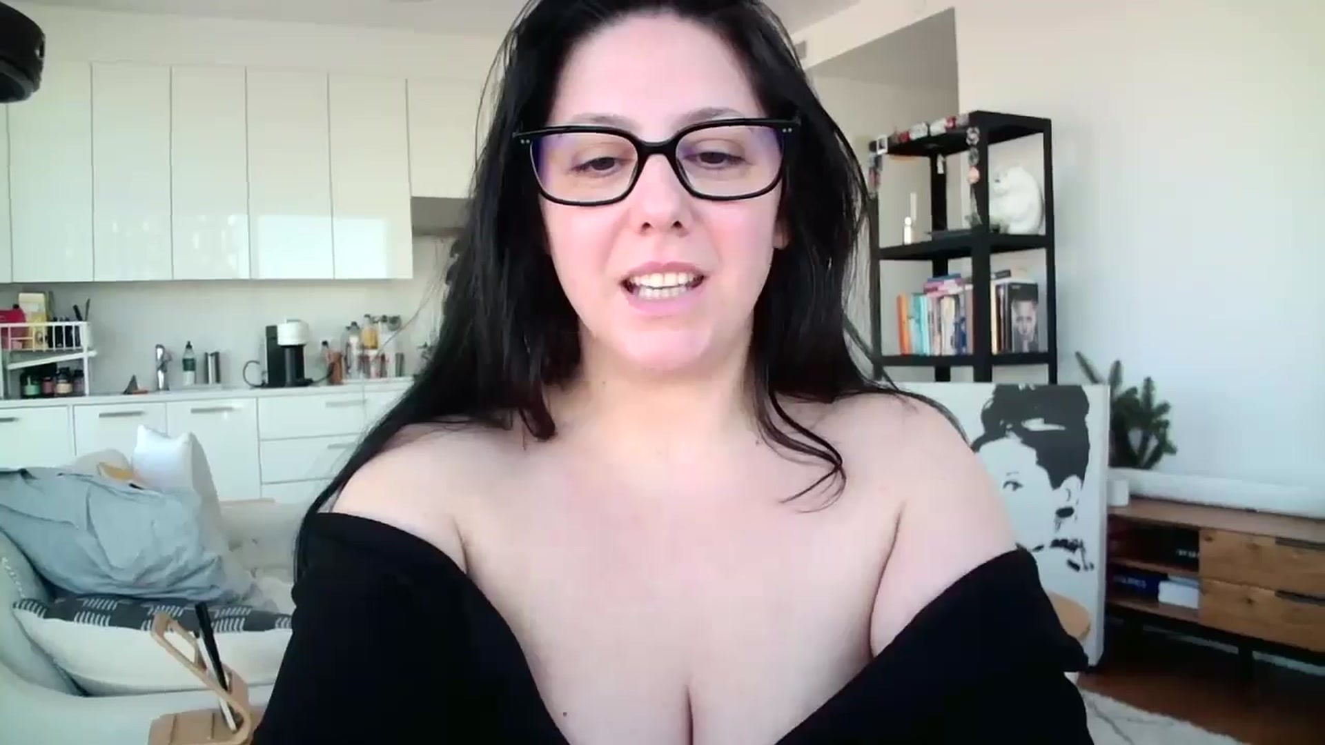 Gallery image thumbnail from SILKYWOMAN's myfreecams stream on, 12/23/2024, 16:25 image 11 of 20