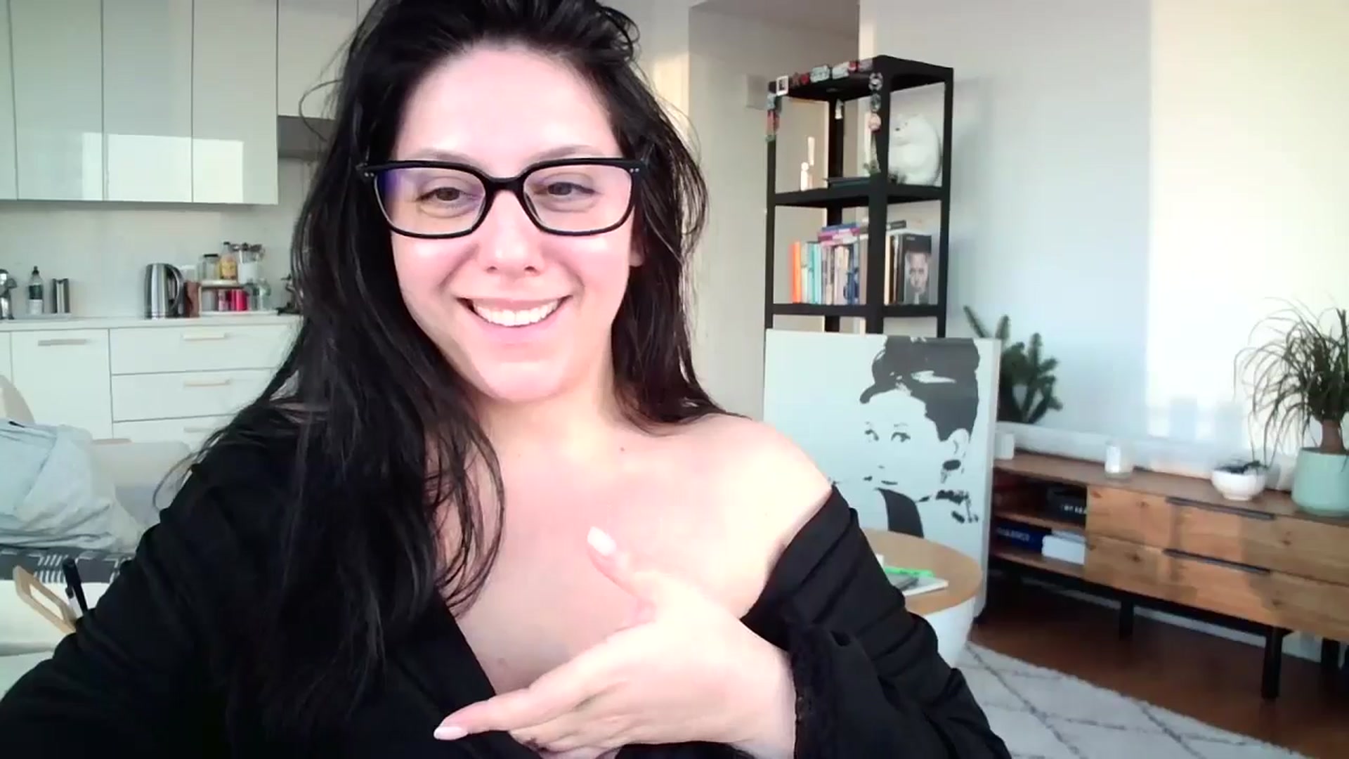 Gallery image thumbnail from SILKYWOMAN's myfreecams stream on, 12/23/2024, 20:55 image 10 of 20