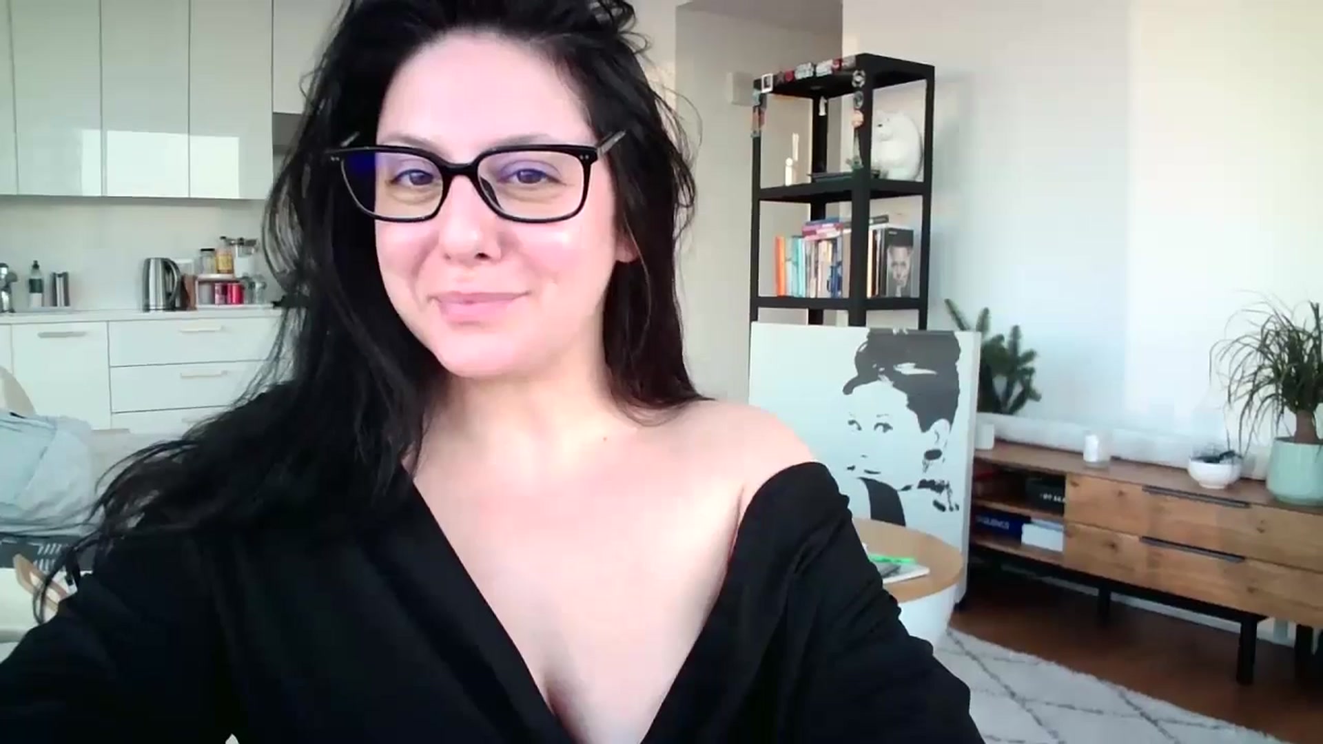 Gallery image thumbnail from SILKYWOMAN's myfreecams stream on, 12/23/2024, 20:55 image 8 of 20