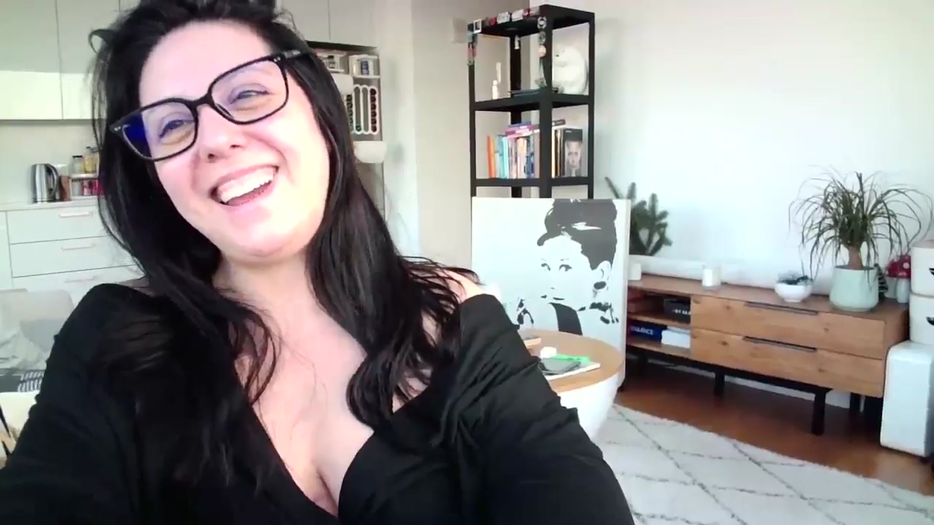 Gallery image thumbnail from SILKYWOMAN's myfreecams stream on, 12/23/2024, 20:55 image 17 of 20