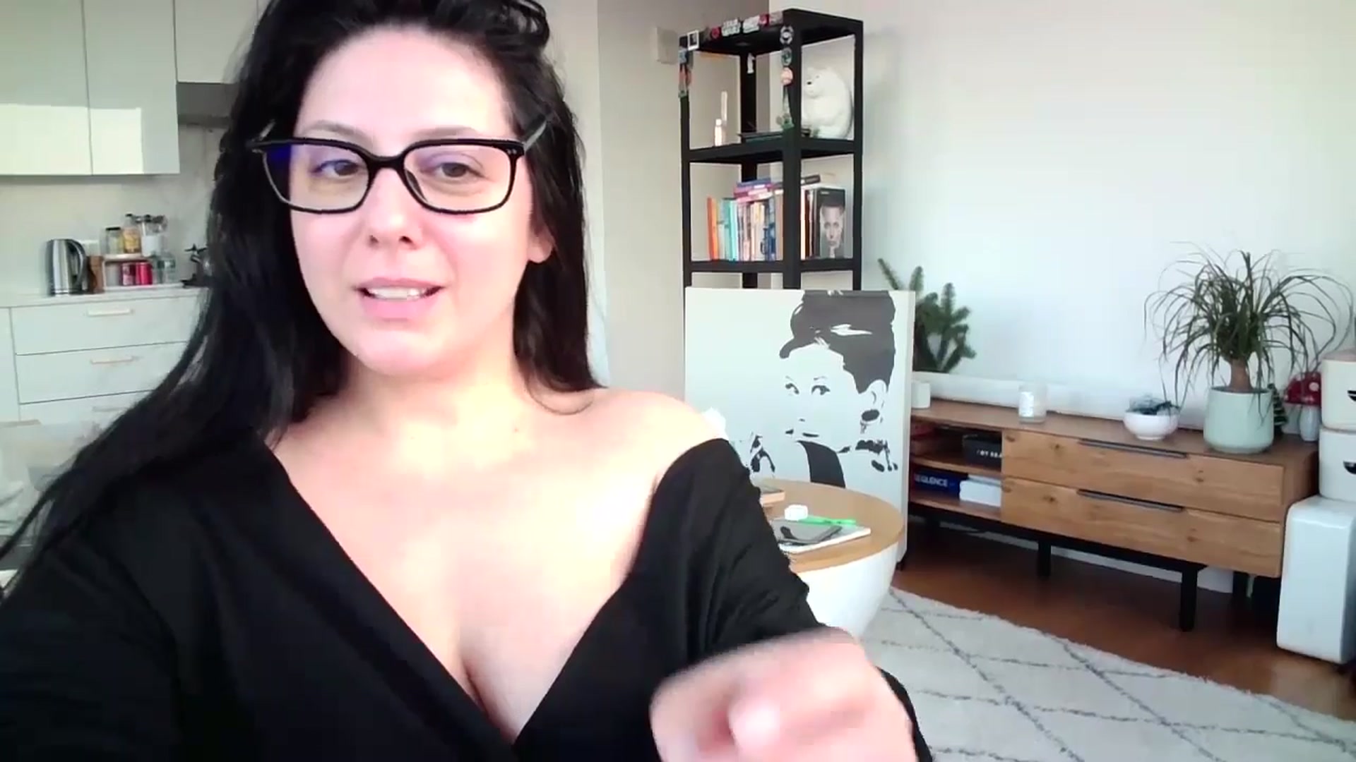 Gallery image thumbnail from SILKYWOMAN's myfreecams stream on, 12/23/2024, 20:55 image 15 of 20