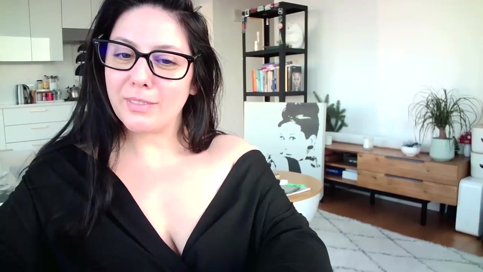 Gallery image thumbnail from SILKYWOMAN's myfreecams stream on, 12/23/2024, 20:55 image 12 of 20