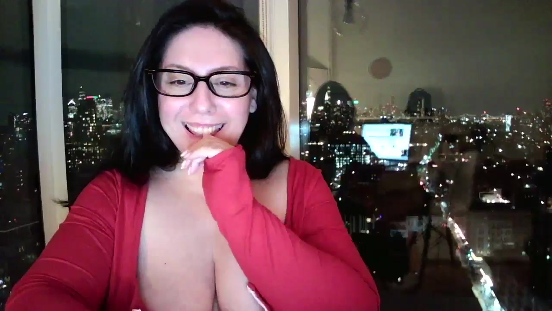 Gallery image thumbnail from SILKYWOMAN's myfreecams stream on, 12/25/2024, 24:02 image 16 of 20