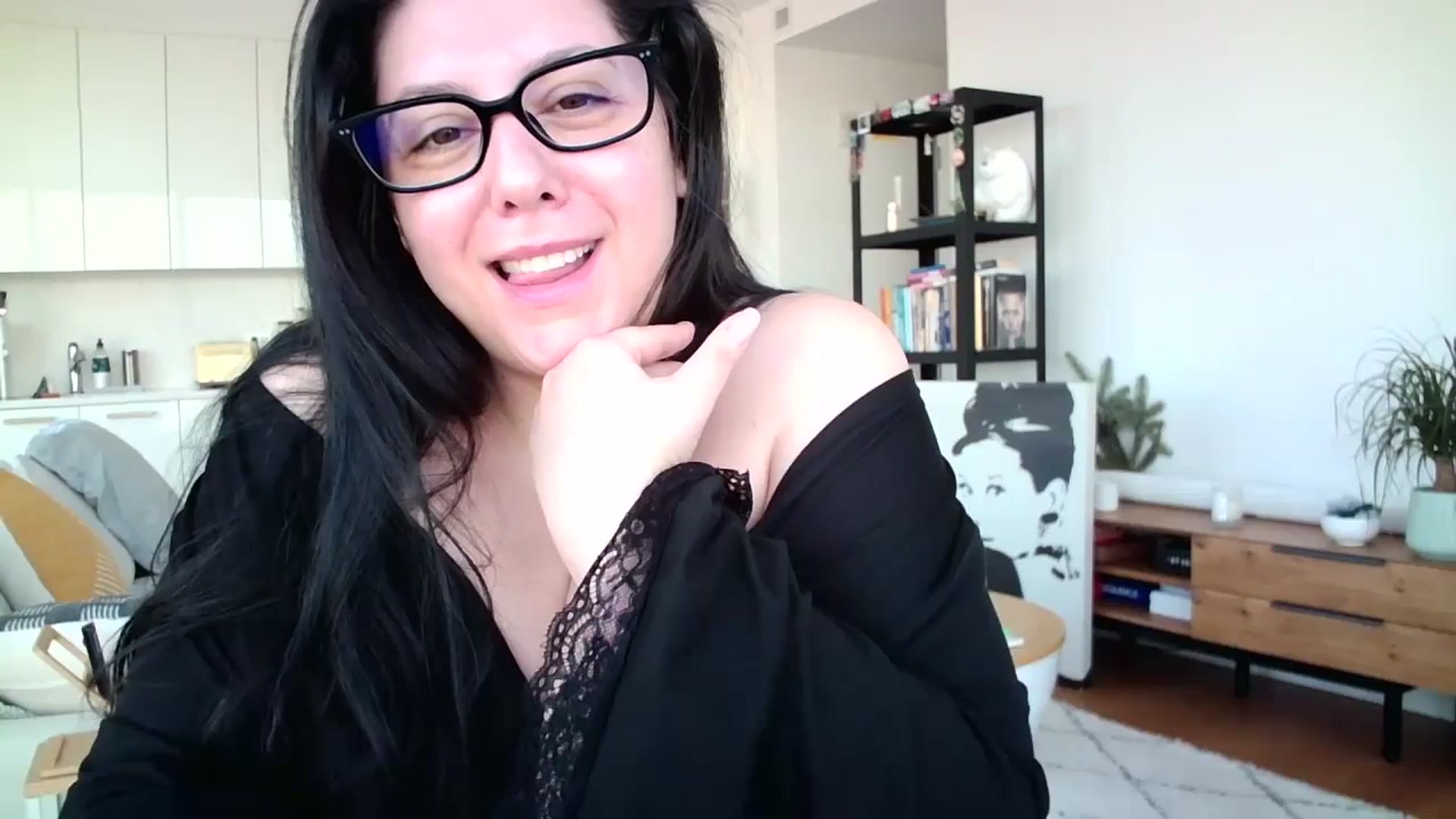 Gallery image thumbnail from SILKYWOMAN's myfreecams stream on, 12/26/2024, 14:27 image 9 of 20