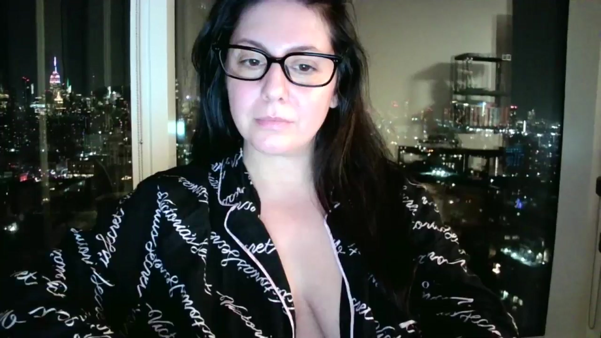 Gallery image thumbnail from SILKYWOMAN's myfreecams stream on, 12/27/2024, 24:44 image 8 of 20