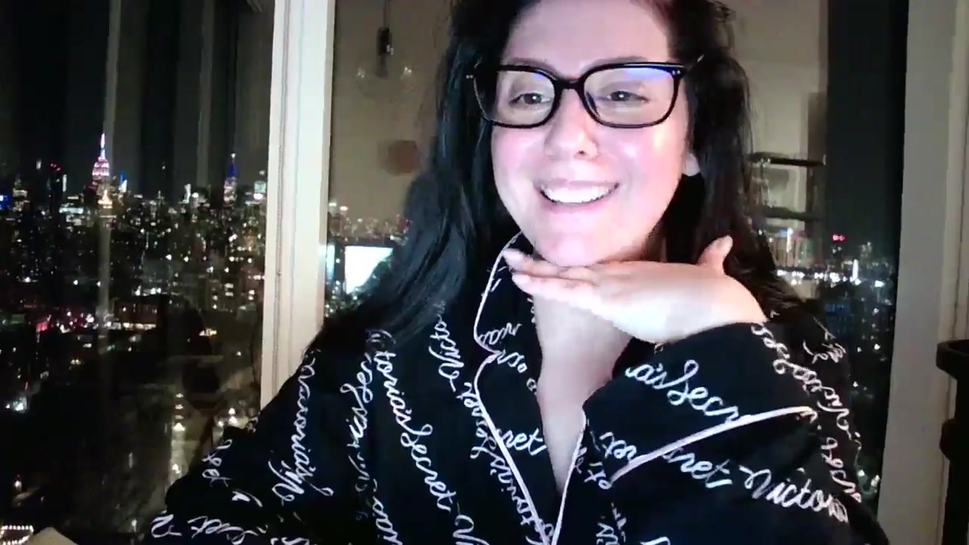 Gallery image thumbnail from SILKYWOMAN's myfreecams stream on, 12/27/2024, 24:44 image 17 of 20