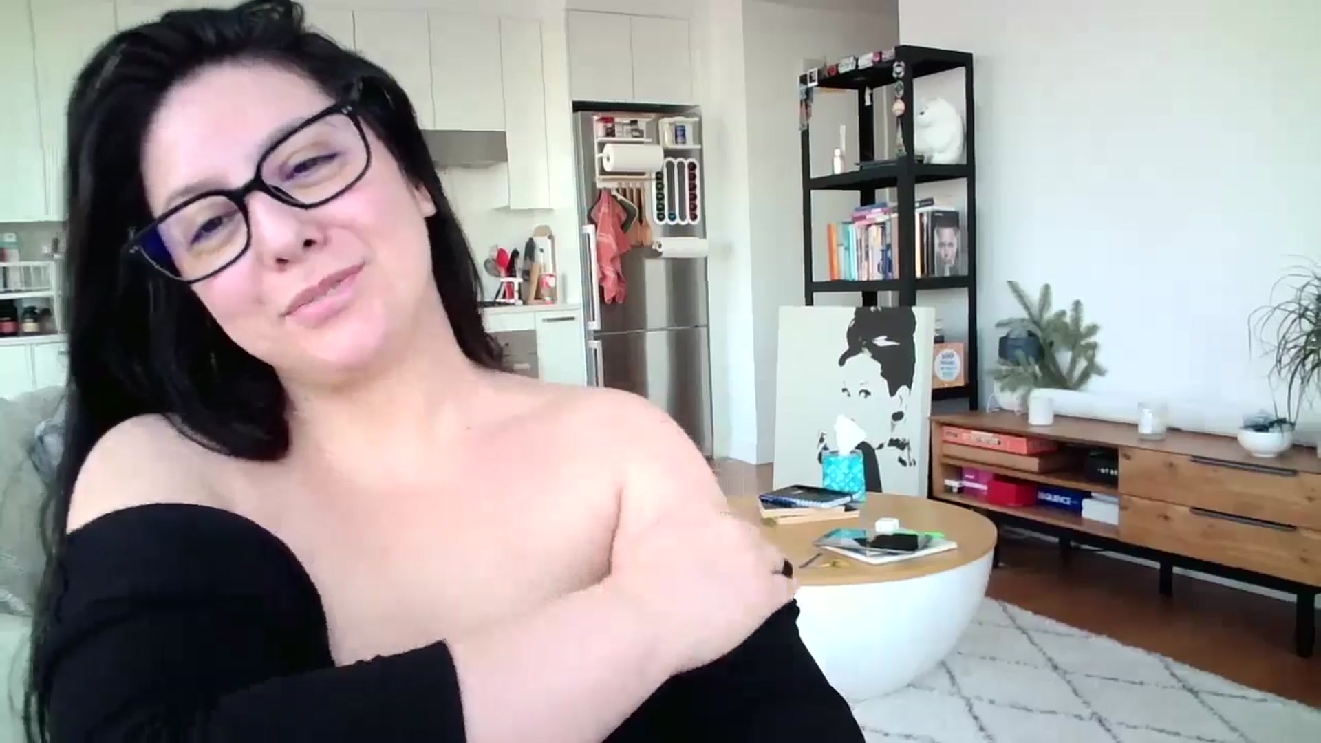 Gallery image thumbnail from SILKYWOMAN's myfreecams stream on, 12/27/2024, 15:56 image 15 of 20