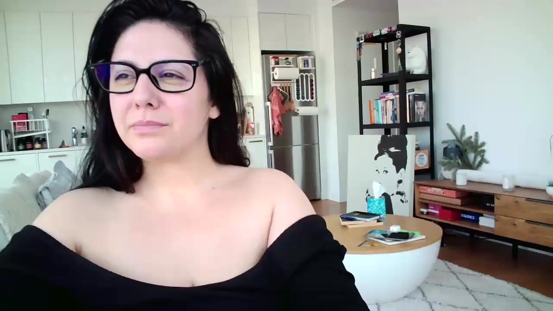 Gallery image thumbnail from SILKYWOMAN's myfreecams stream on, 12/27/2024, 17:11 image 14 of 20