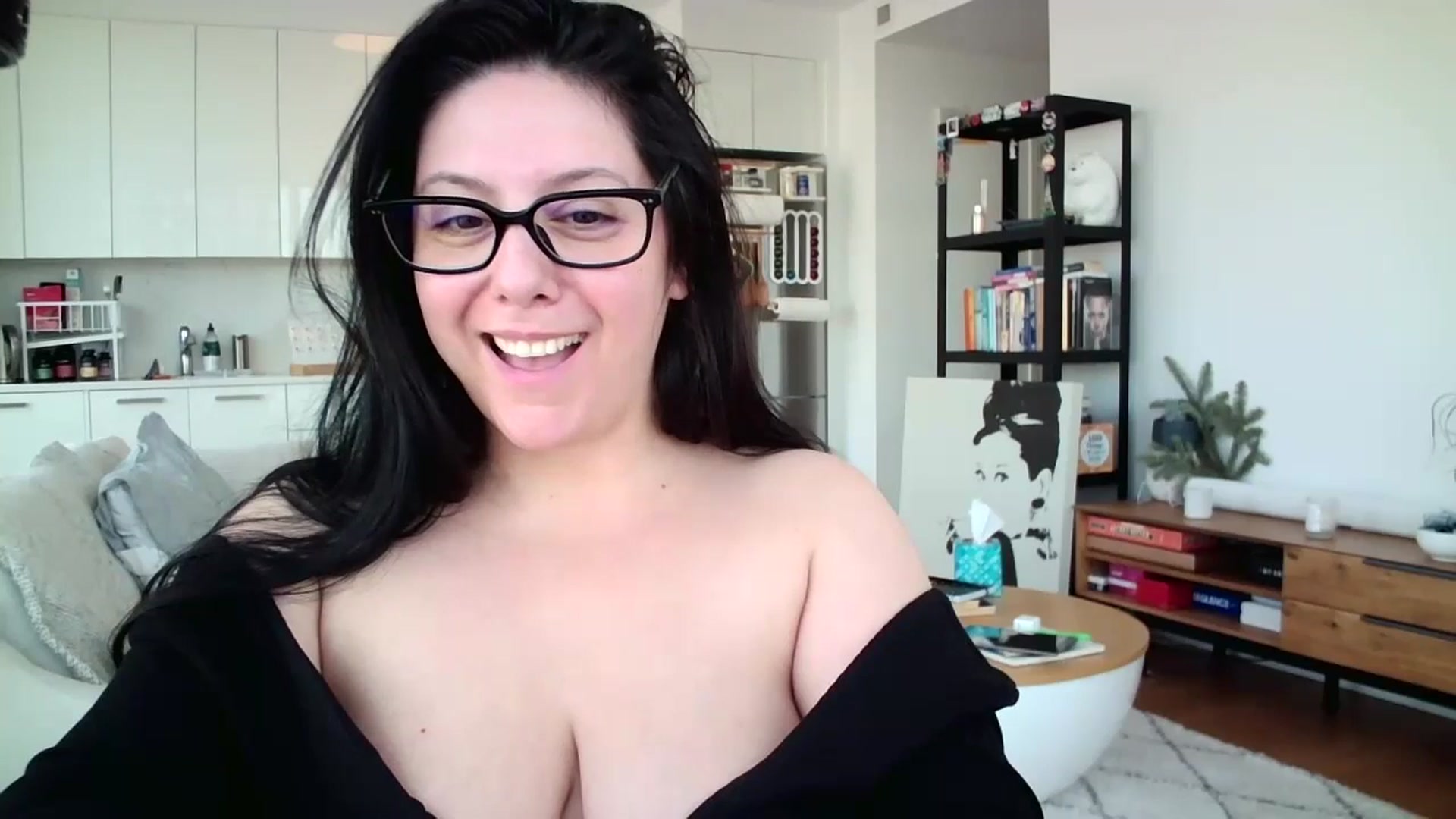Gallery image thumbnail from SILKYWOMAN's myfreecams stream on, 12/27/2024, 18:03 image 3 of 20