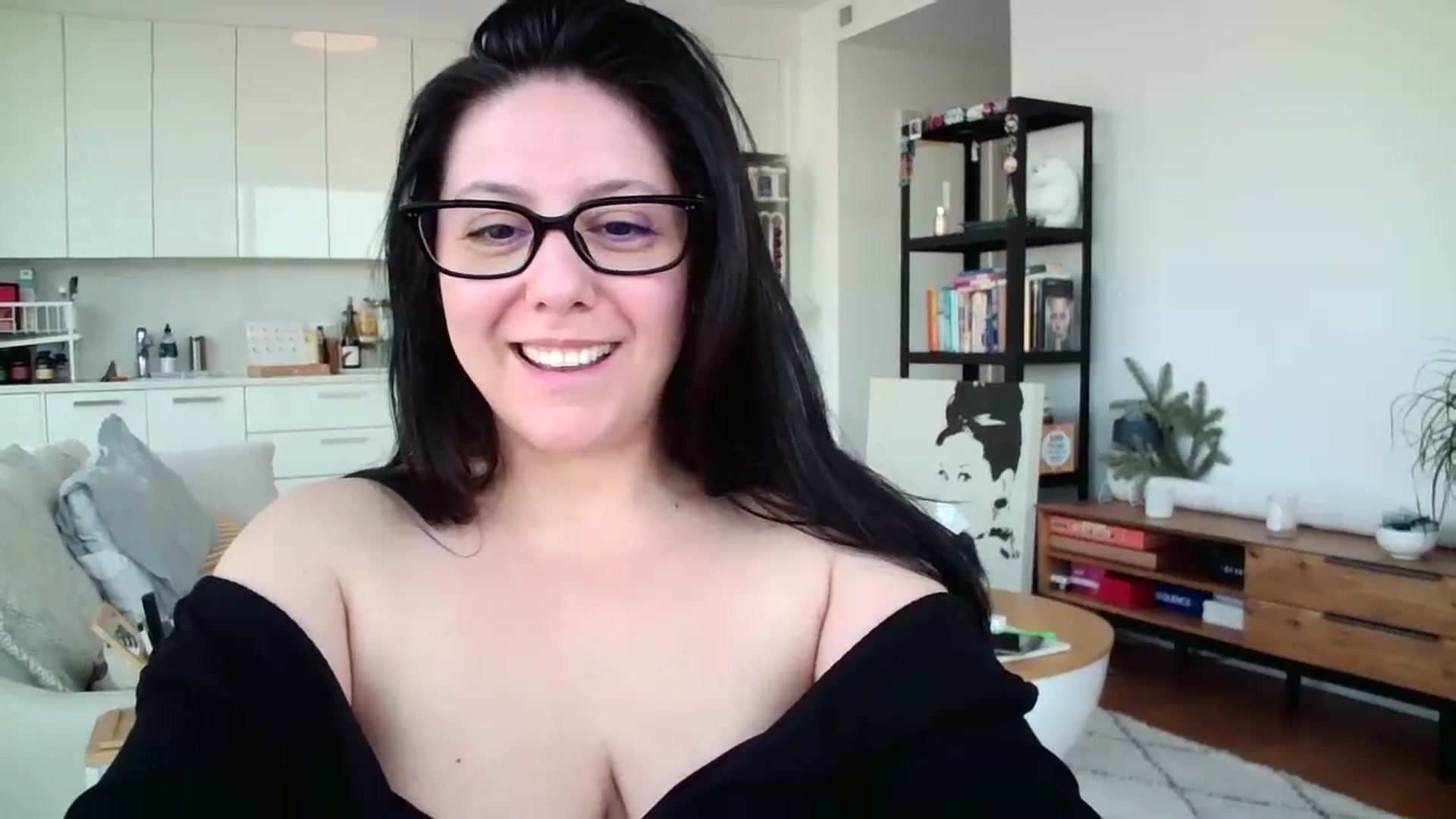 Gallery image thumbnail from SILKYWOMAN's myfreecams stream on, 12/27/2024, 18:03 image 6 of 20