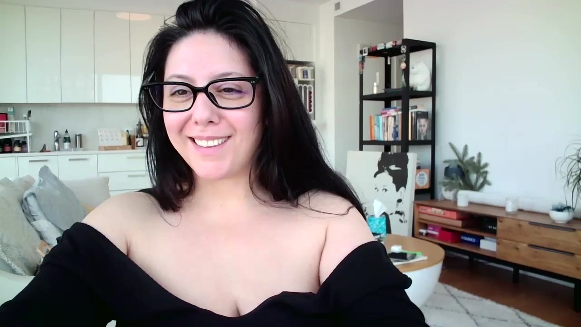 Gallery image thumbnail from SILKYWOMAN's myfreecams stream on, 12/27/2024, 18:03 image 7 of 20