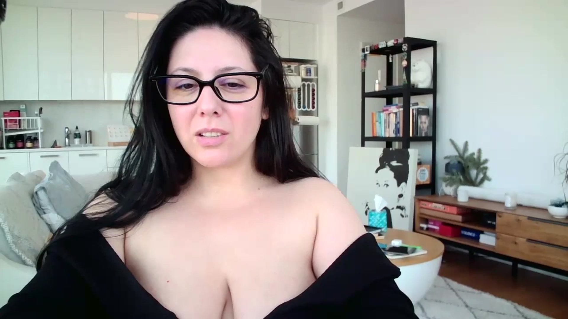 Gallery image thumbnail from SILKYWOMAN's myfreecams stream on, 12/27/2024, 18:03 image 4 of 20