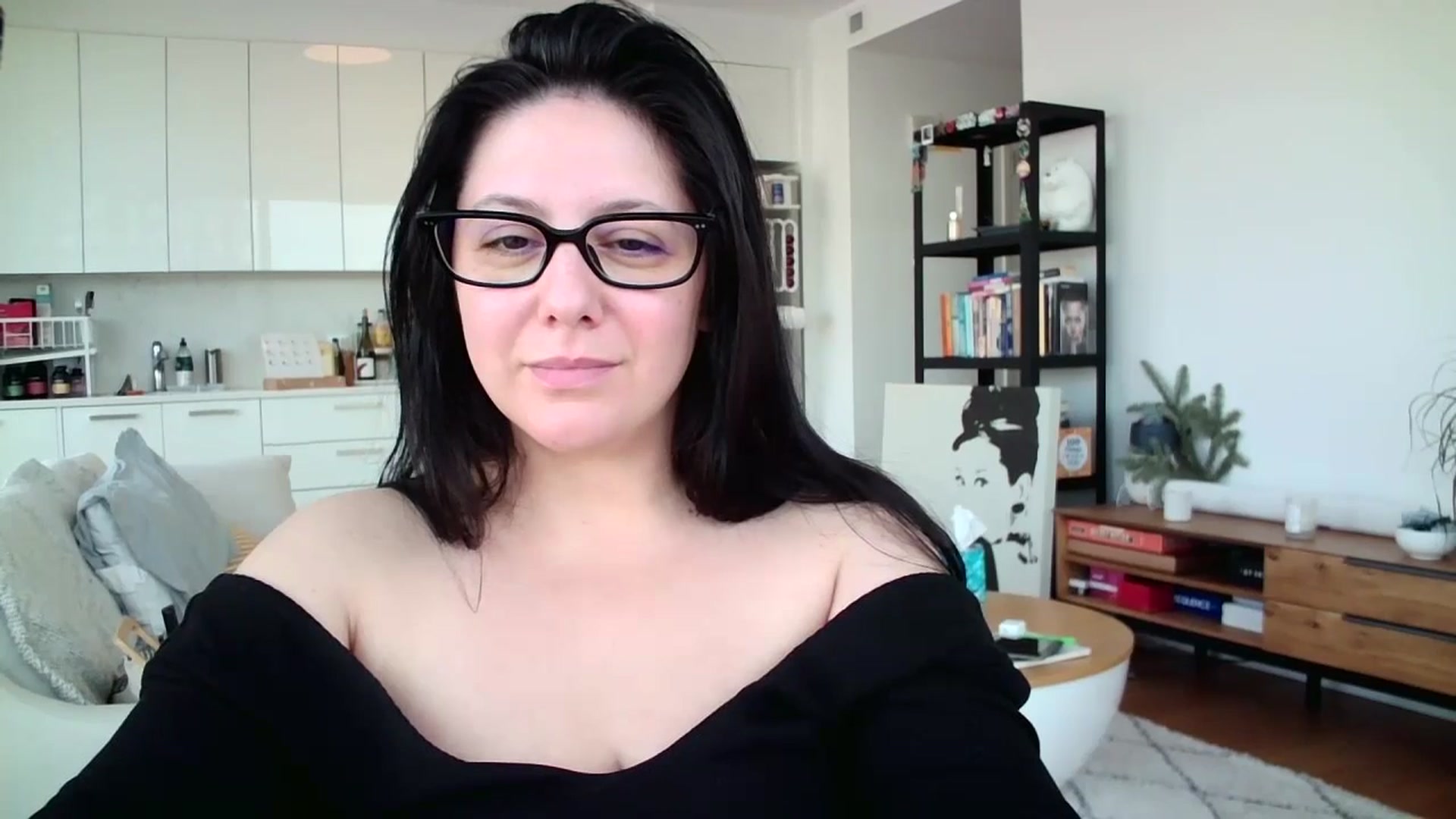 Gallery image thumbnail from SILKYWOMAN's myfreecams stream on, 12/27/2024, 18:03 image 12 of 20