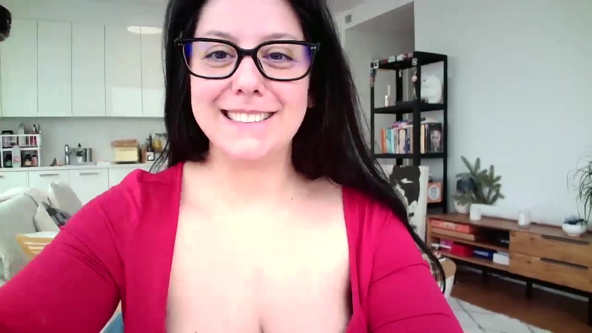 Gallery image thumbnail from SILKYWOMAN's myfreecams stream on, 12/28/2024, 17:43 image 18 of 20