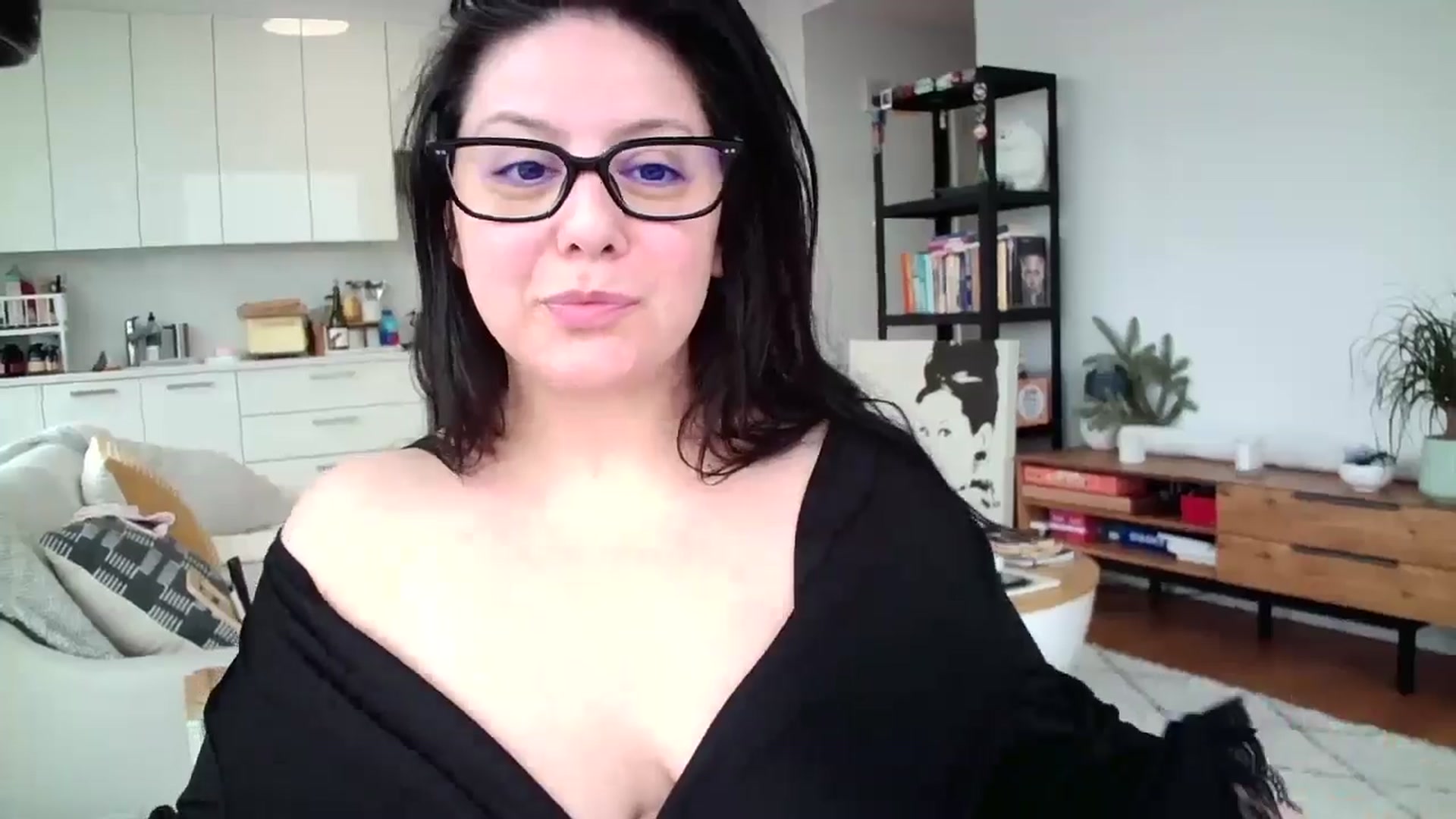 Gallery image thumbnail from SILKYWOMAN's myfreecams stream on, 12/29/2024, 14:45 image 13 of 20