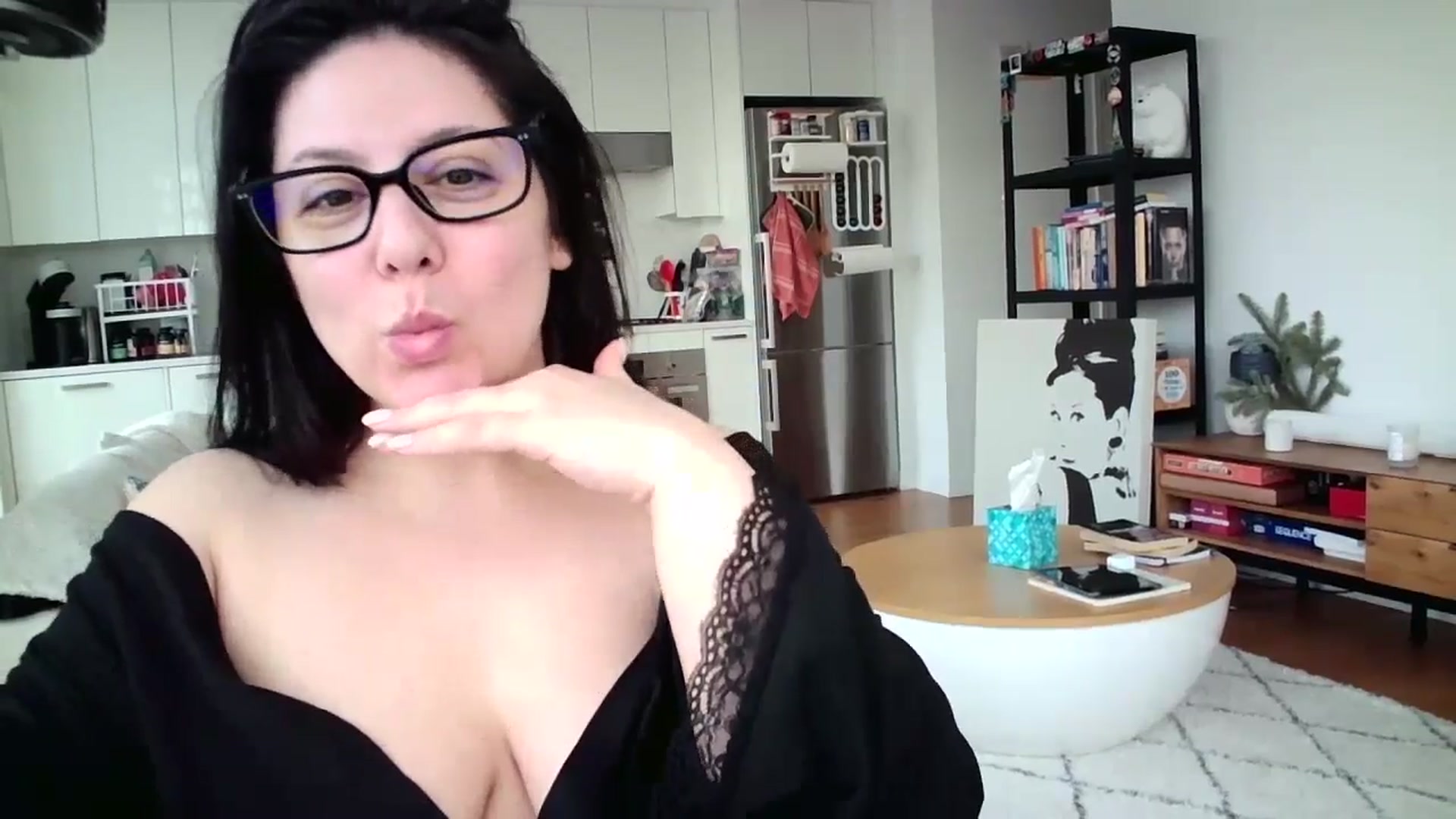 Gallery image thumbnail from SILKYWOMAN's myfreecams stream on, 12/30/2024, 14:30 image 3 of 20