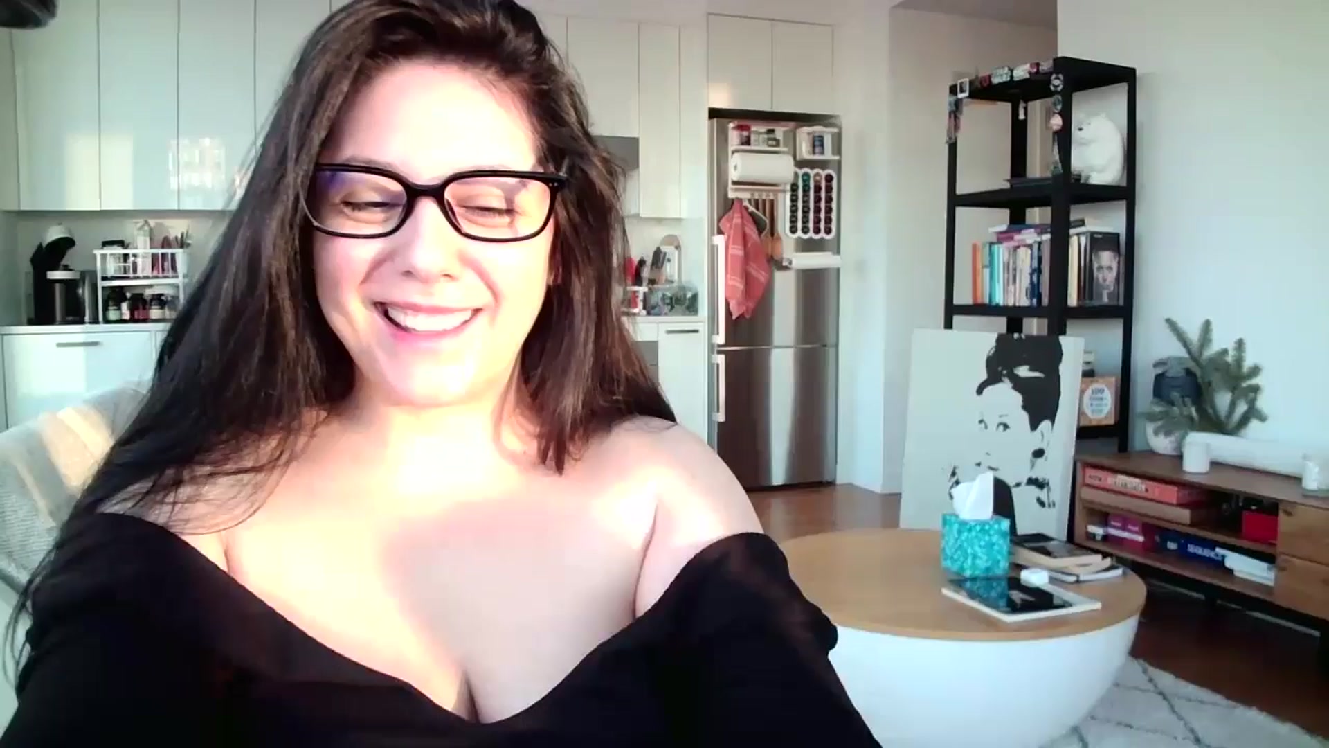 Gallery image thumbnail from SILKYWOMAN's myfreecams stream on, 12/31/2024, 13:14 image 1 of 20