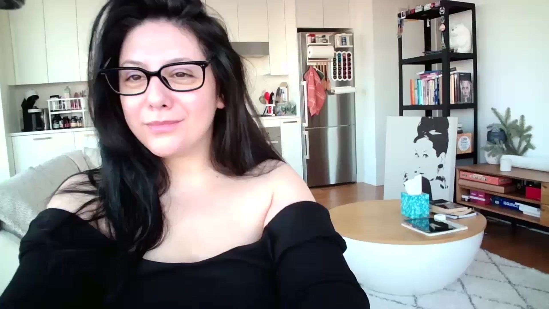 Gallery image thumbnail from SILKYWOMAN's myfreecams stream on, 12/31/2024, 13:14 image 15 of 20