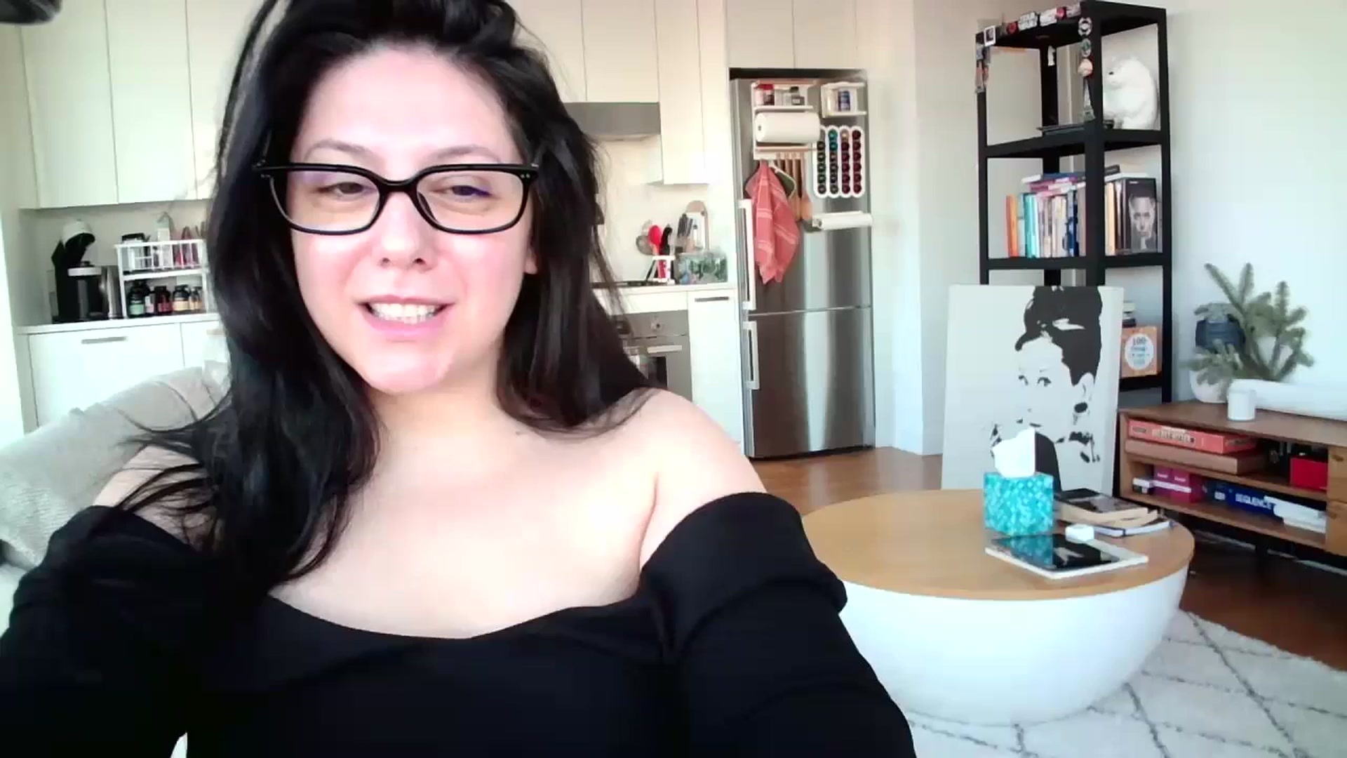 Gallery image thumbnail from SILKYWOMAN's myfreecams stream on, 12/31/2024, 13:14 image 14 of 20