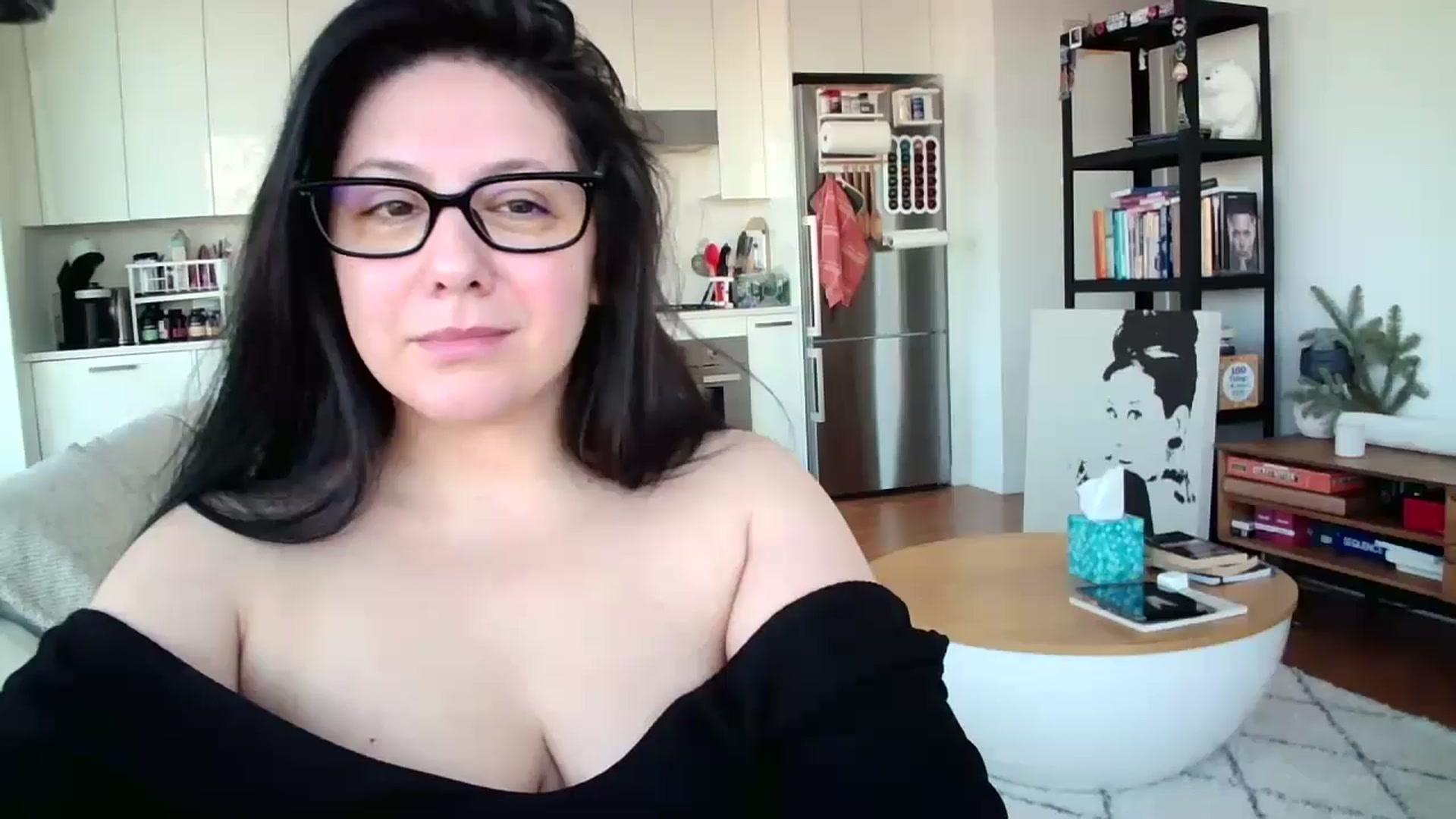 Gallery image thumbnail from SILKYWOMAN's myfreecams stream on, 12/31/2024, 13:54 image 10 of 20