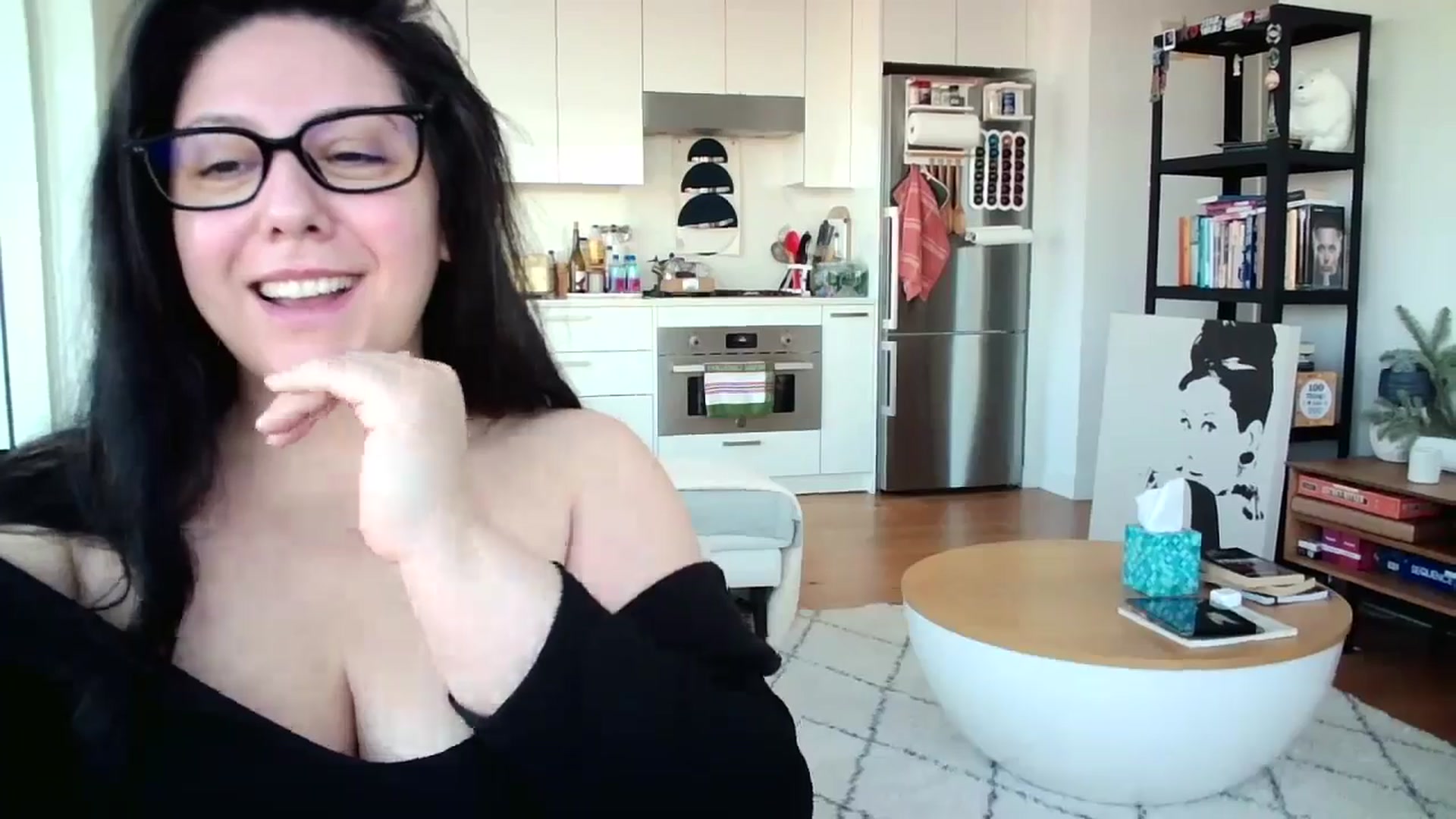Gallery image thumbnail from SILKYWOMAN's myfreecams stream on, 12/31/2024, 13:54 image 12 of 20