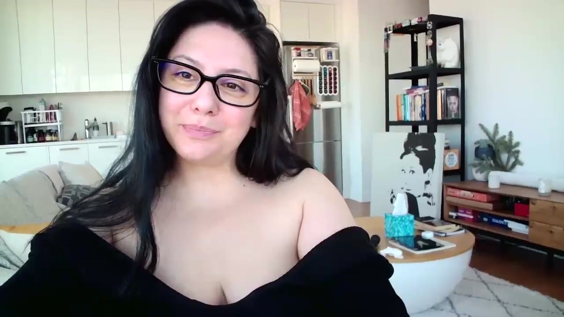Gallery image thumbnail from SILKYWOMAN's myfreecams stream on, 12/31/2024, 16:02 image 4 of 20