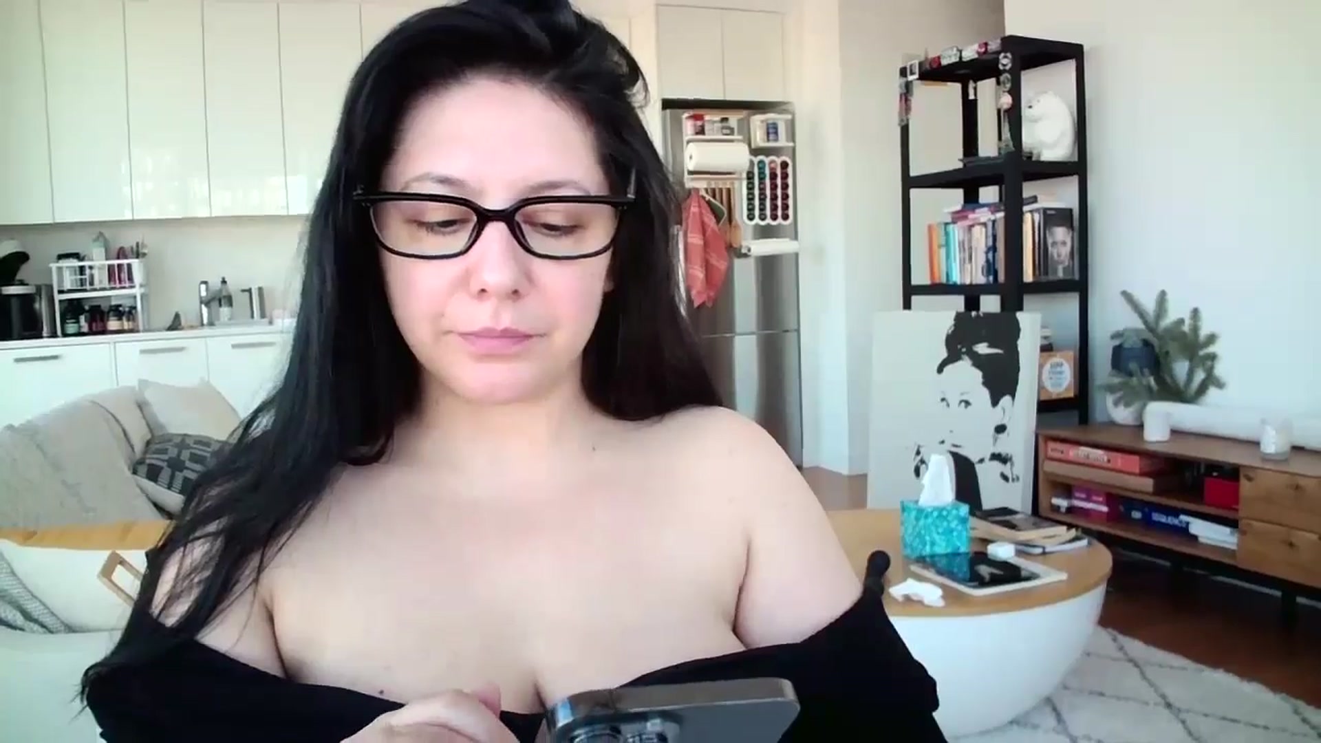 Gallery image thumbnail from SILKYWOMAN's myfreecams stream on, 12/31/2024, 16:02 image 3 of 20