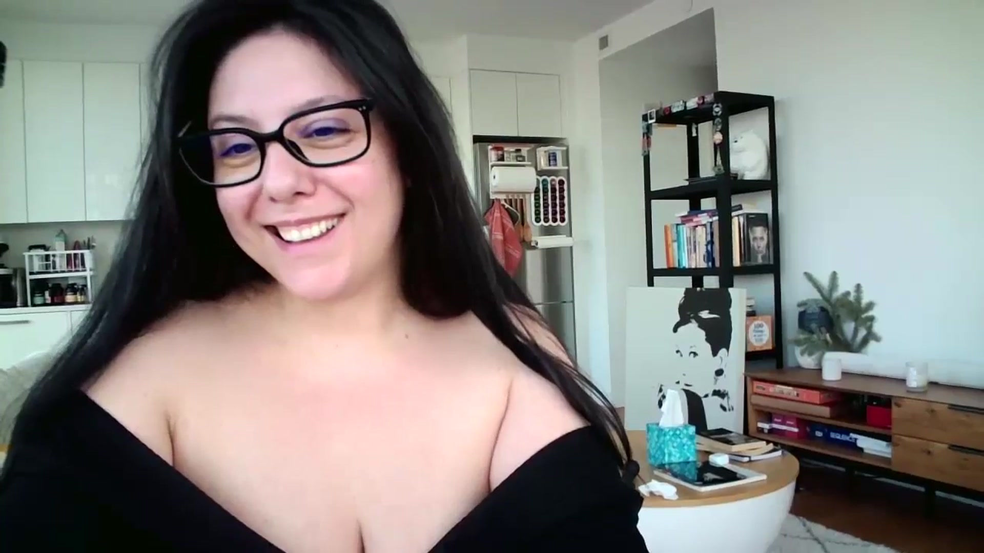 Gallery image thumbnail from SILKYWOMAN's myfreecams stream on, 12/31/2024, 16:02 image 17 of 20