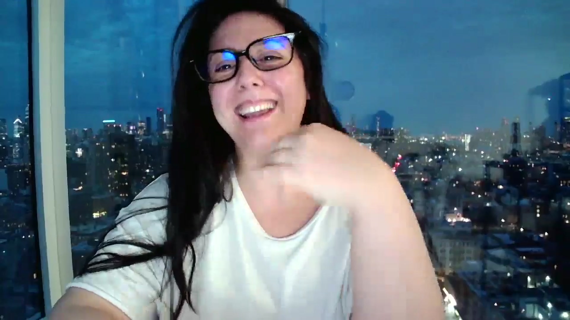 Gallery image thumbnail from SILKYWOMAN's myfreecams stream on, 12/31/2024, 22:05 image 18 of 20