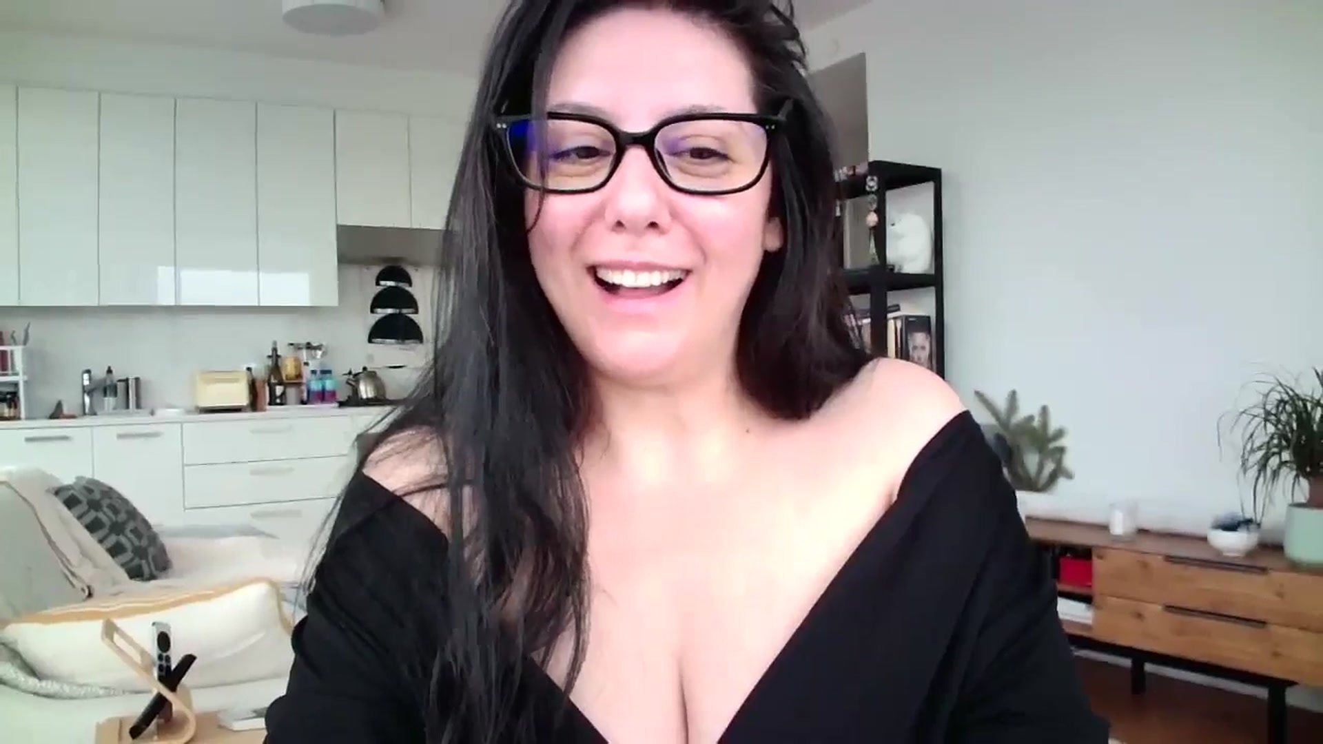 Gallery image thumbnail from SILKYWOMAN's myfreecams stream on, 01/01/2025, 16:38 image 5 of 20