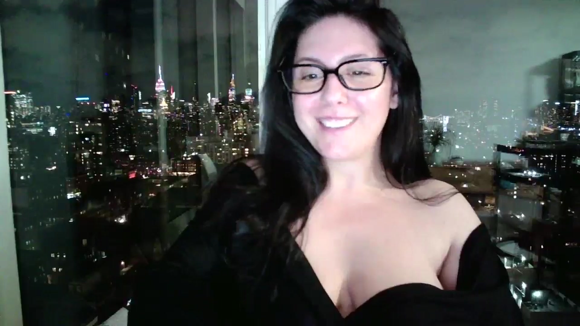 Gallery image thumbnail from SILKYWOMAN's myfreecams stream on, 01/01/2025, 23:07 image 14 of 20