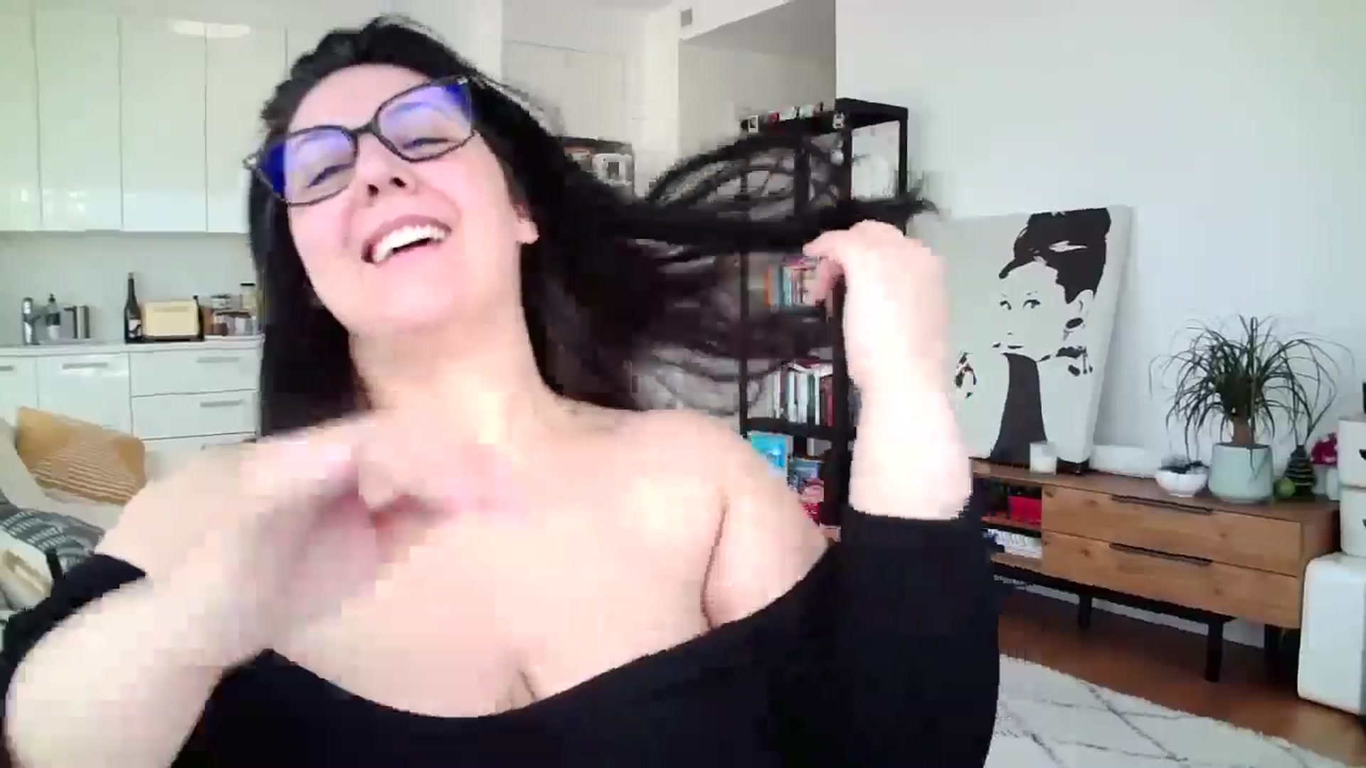Gallery image thumbnail from SILKYWOMAN's myfreecams stream on, 01/04/2025, 15:28 image 11 of 20