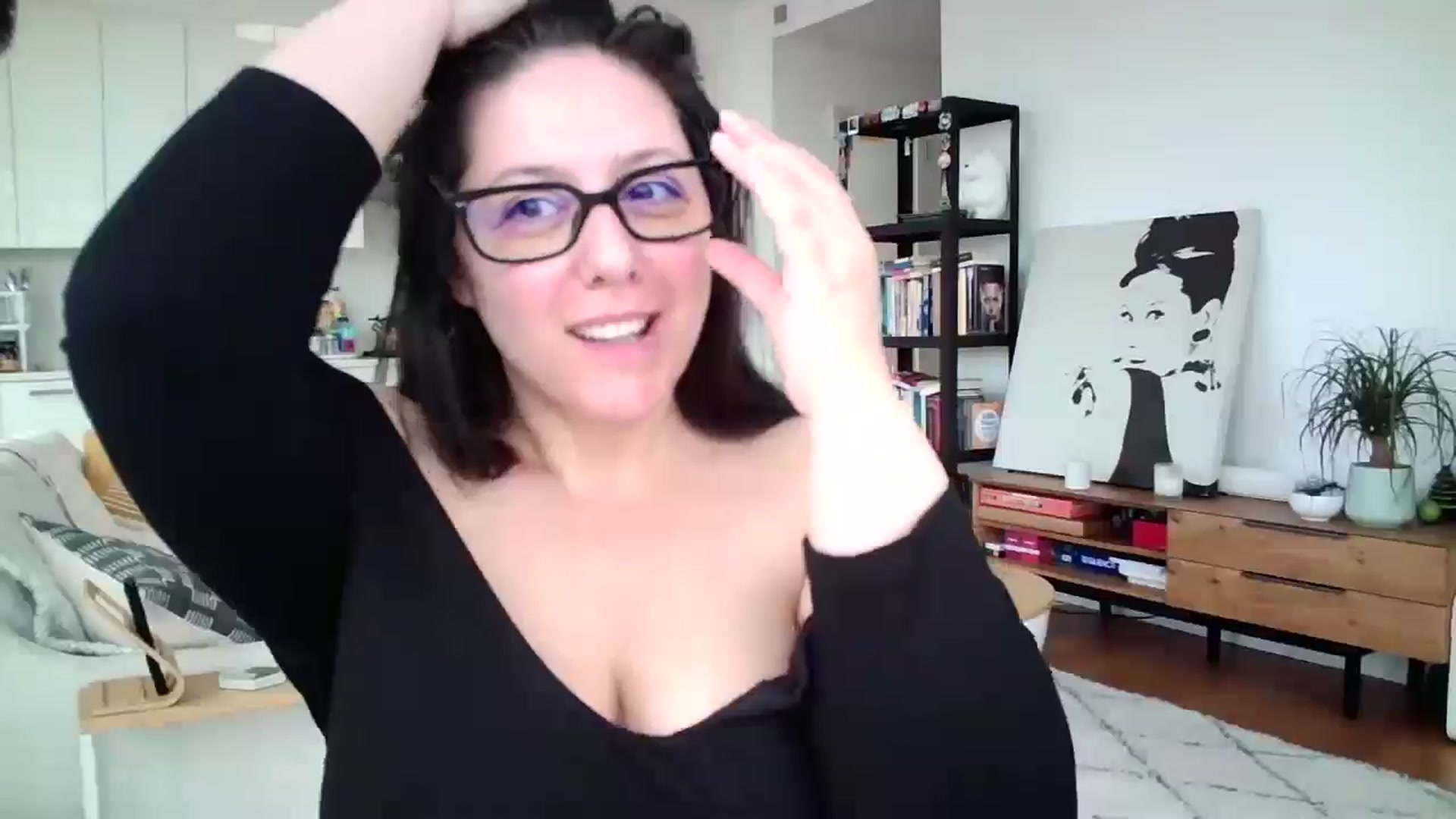 Gallery image thumbnail from SILKYWOMAN's myfreecams stream on, 01/04/2025, 16:16 image 10 of 20
