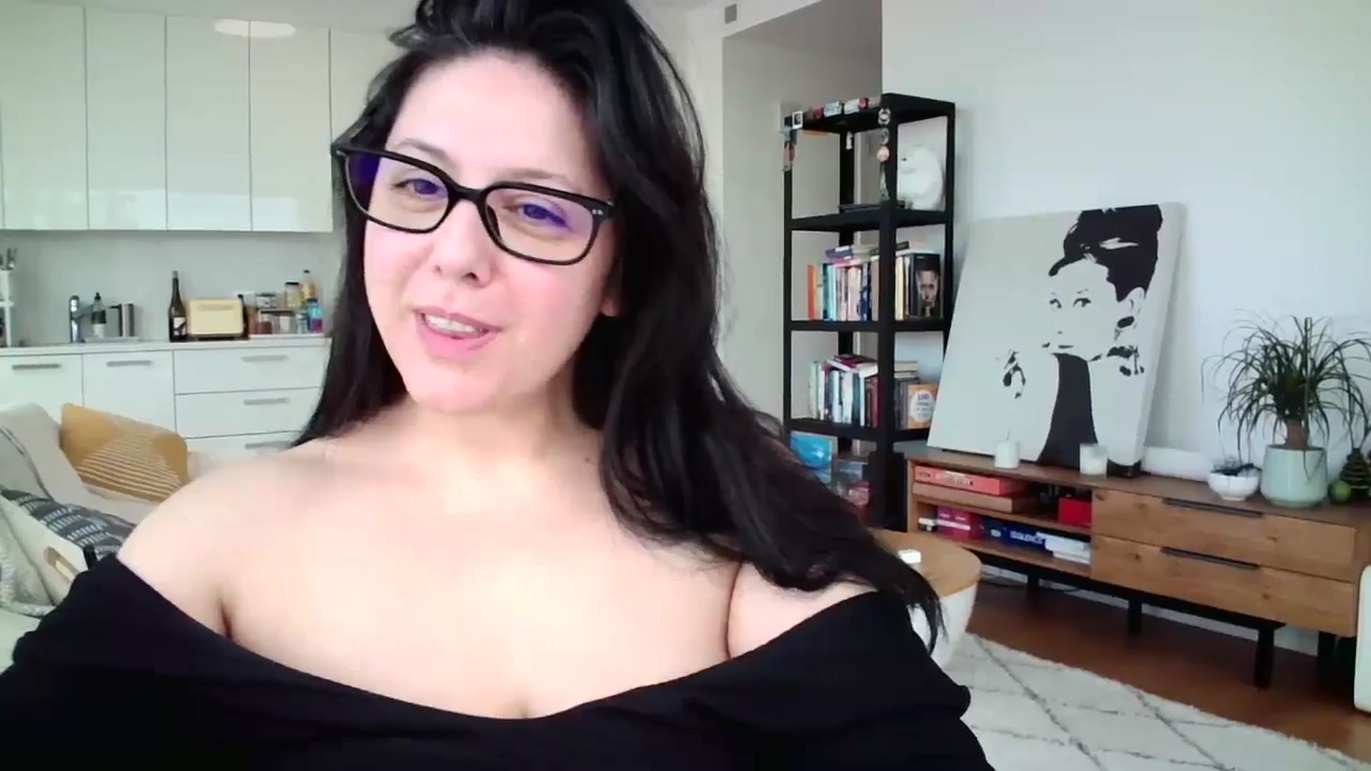 Gallery image thumbnail from SILKYWOMAN's myfreecams stream on, 01/04/2025, 16:16 image 3 of 20