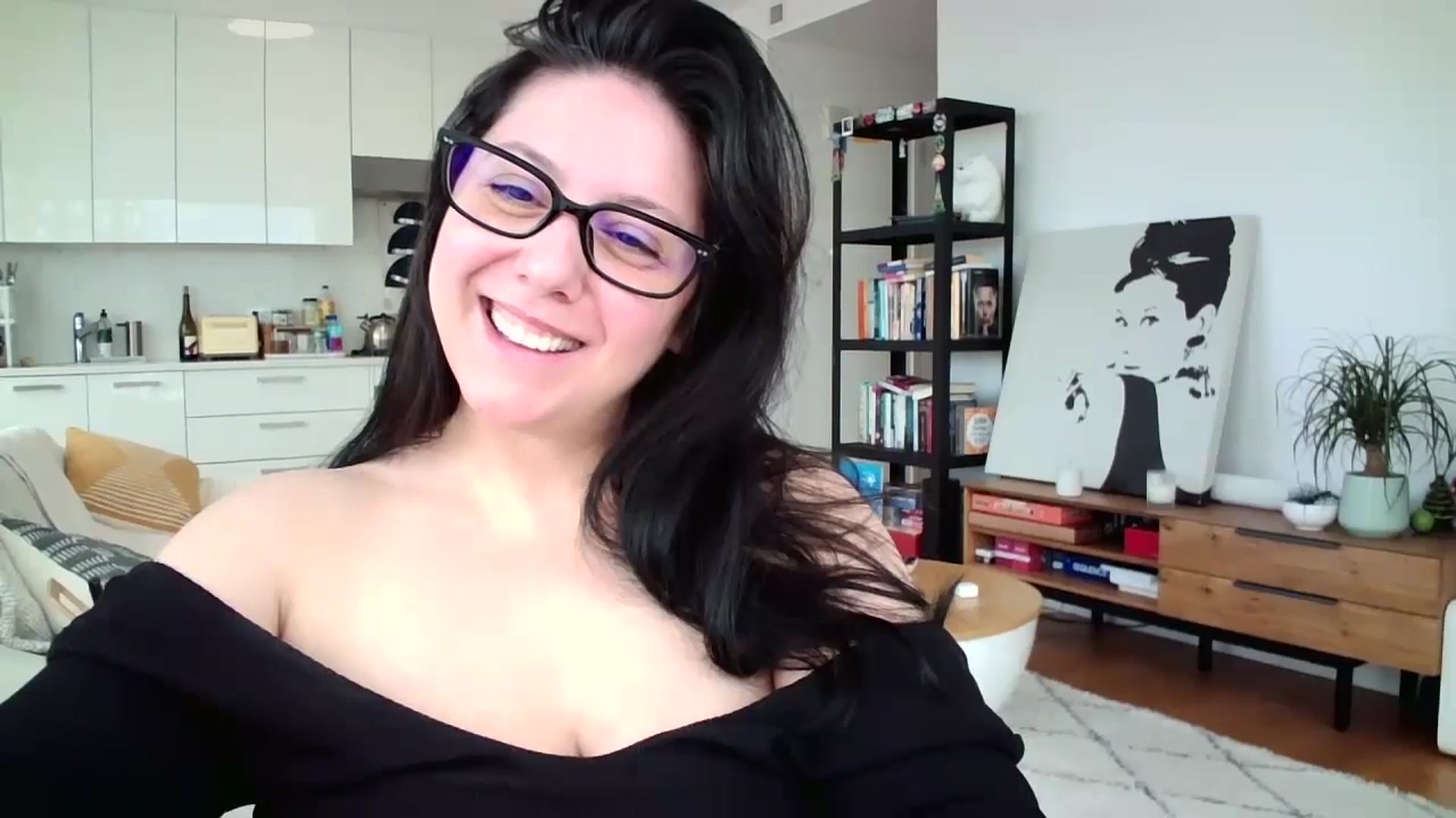 Gallery image thumbnail from SILKYWOMAN's myfreecams stream on, 01/04/2025, 16:16 image 4 of 20