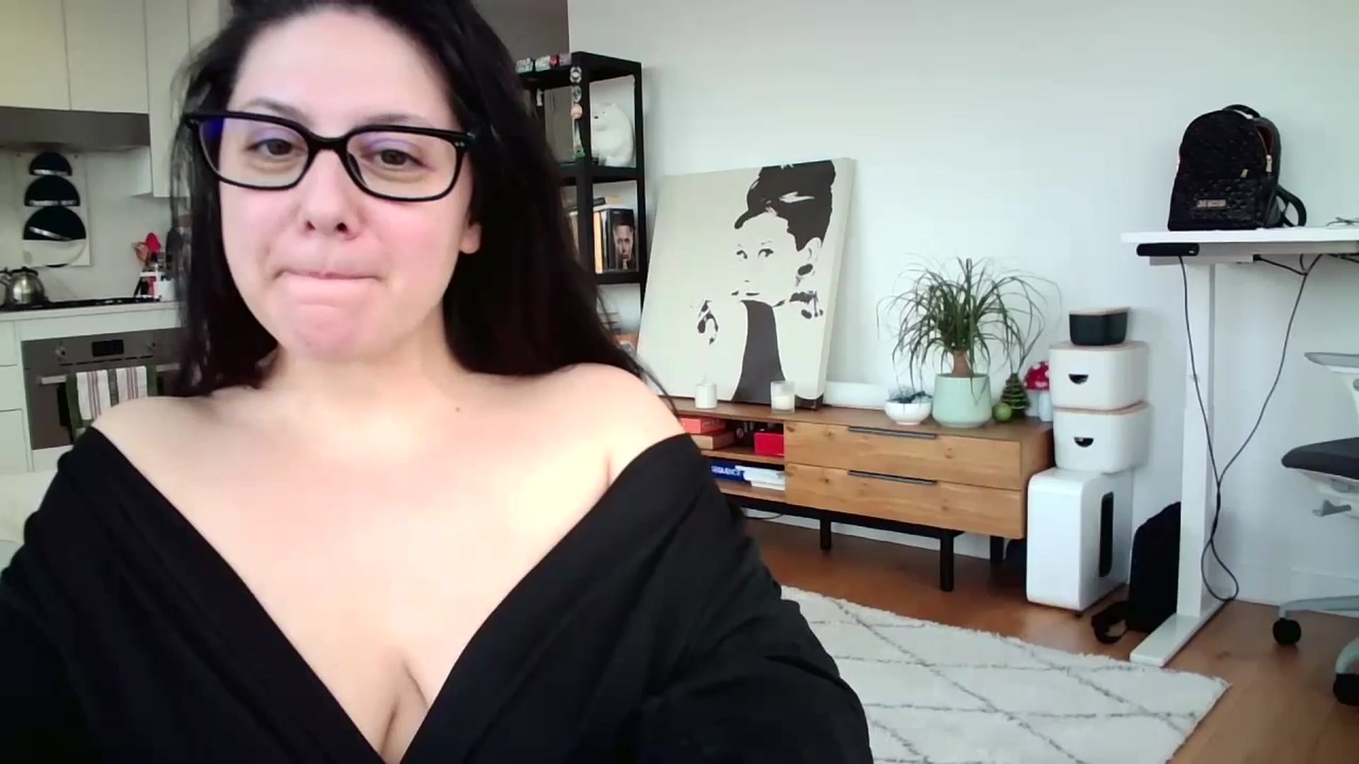 Gallery image thumbnail from SILKYWOMAN's myfreecams stream on, 01/04/2025, 20:07 image 16 of 20