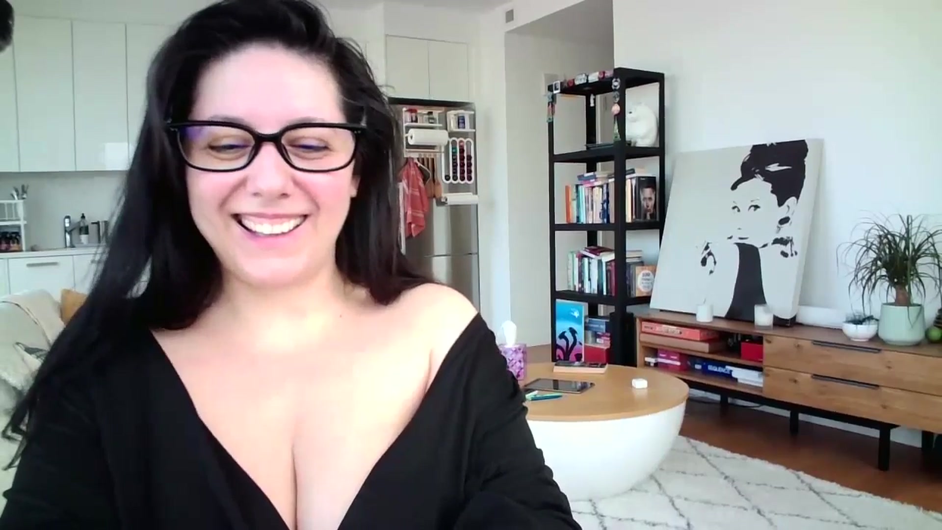 Gallery image thumbnail from SILKYWOMAN's myfreecams stream on, 01/04/2025, 20:07 image 3 of 20