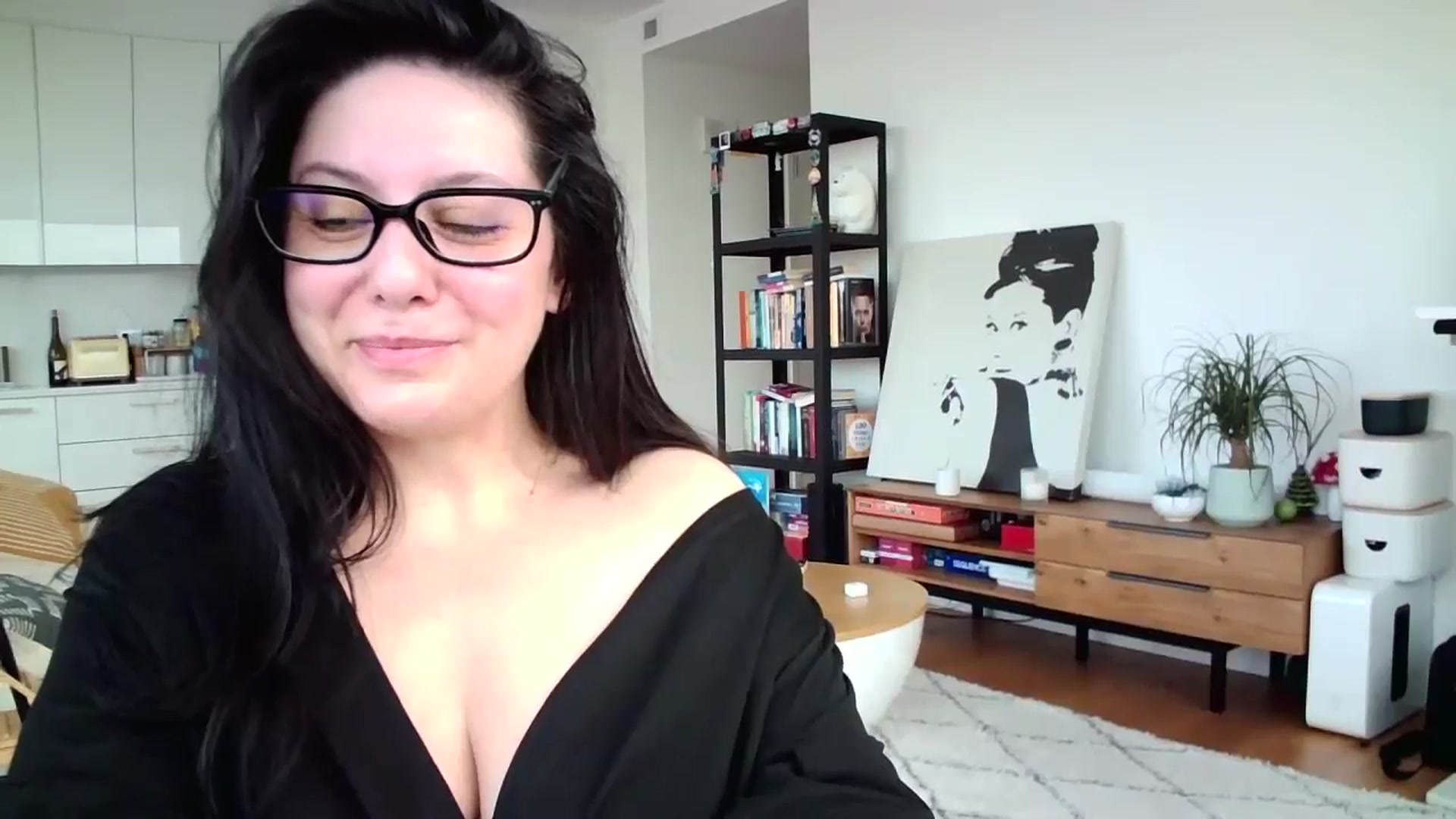 Gallery image thumbnail from SILKYWOMAN's myfreecams stream on, 01/04/2025, 20:07 image 5 of 20