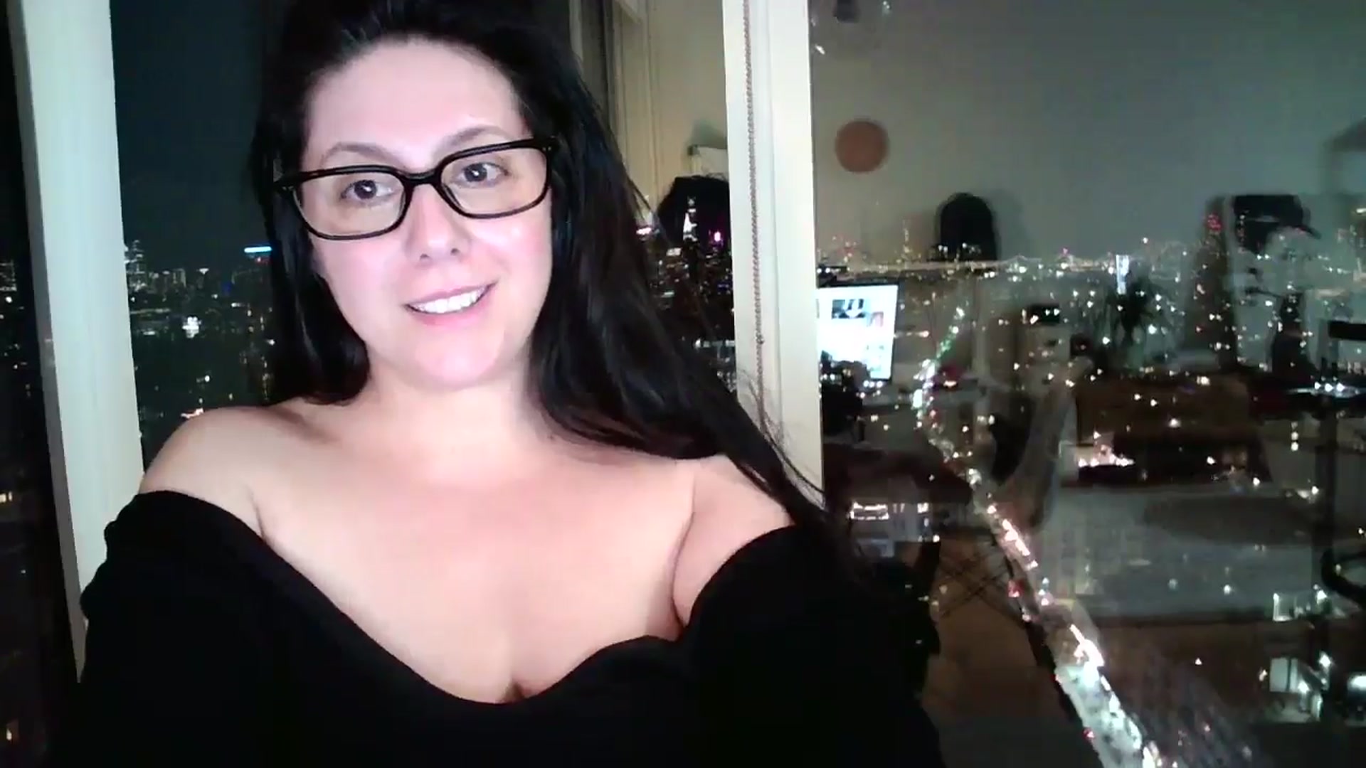 Gallery image thumbnail from SILKYWOMAN's myfreecams stream on, 01/05/2025, 24:23 image 10 of 20