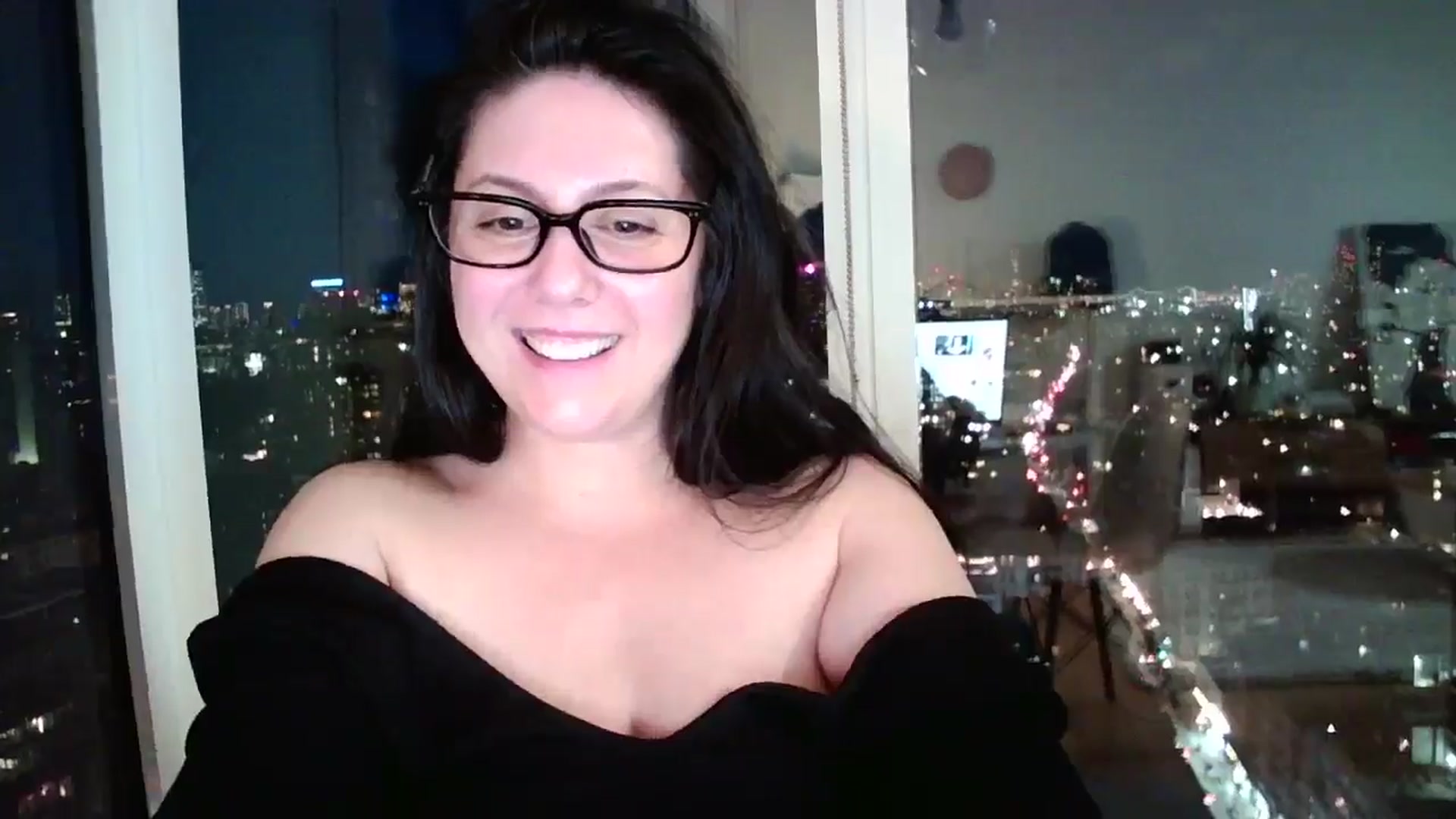 Gallery image thumbnail from SILKYWOMAN's myfreecams stream on, 01/05/2025, 24:23 image 9 of 20