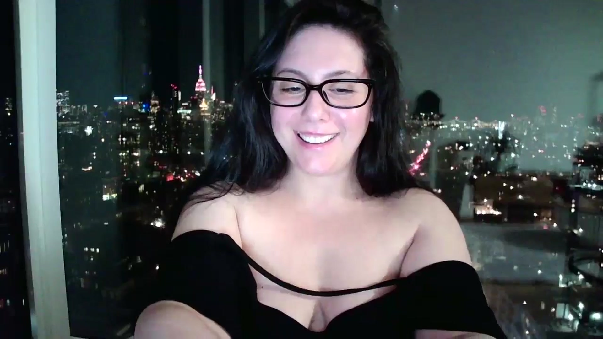 Gallery image thumbnail from SILKYWOMAN's myfreecams stream on, 01/05/2025, 23:59 image 9 of 20