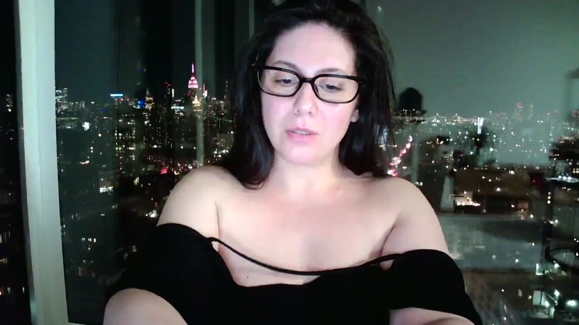 Gallery image thumbnail from SILKYWOMAN's myfreecams stream on, 01/05/2025, 23:59 image 10 of 20