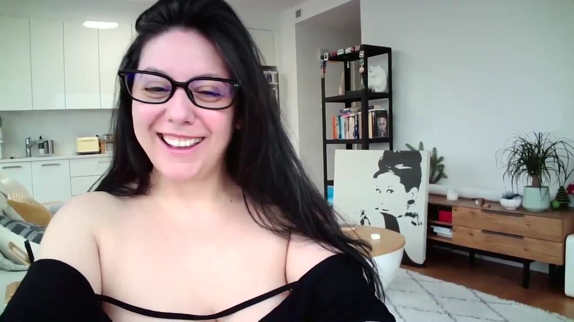 Gallery image thumbnail from SILKYWOMAN's myfreecams stream on, 01/06/2025, 14:40 image 4 of 20