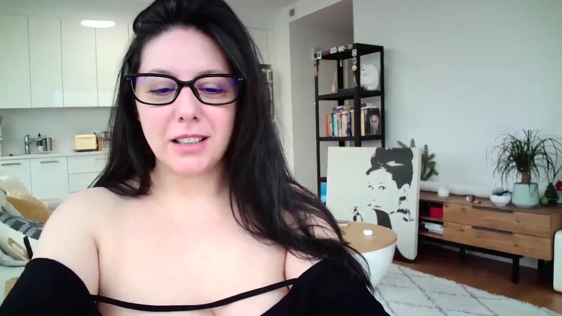 Gallery image thumbnail from SILKYWOMAN's myfreecams stream on, 01/06/2025, 14:40 image 5 of 20