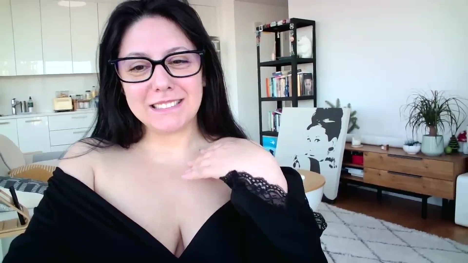Gallery image thumbnail from SILKYWOMAN's myfreecams stream on, 01/07/2025, 14:45 image 5 of 20