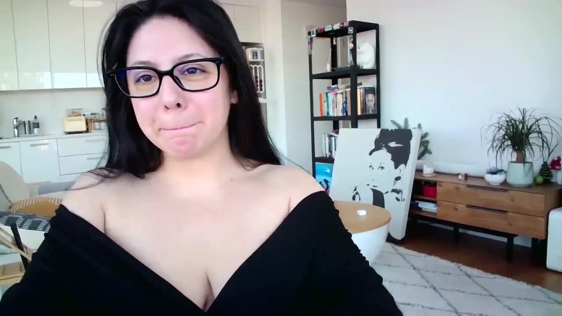 Gallery image thumbnail from SILKYWOMAN's myfreecams stream on, 01/07/2025, 14:45 image 4 of 20